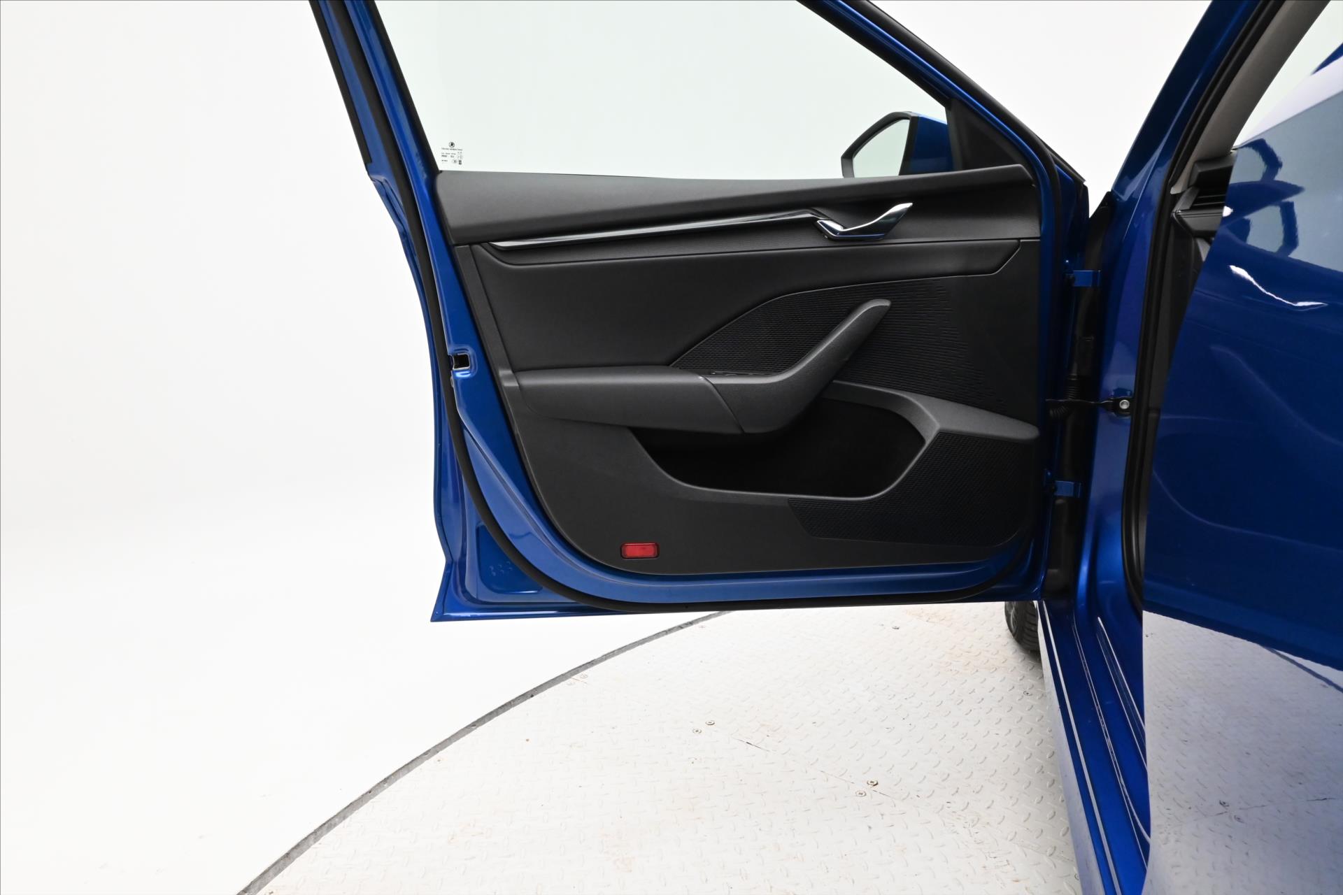 Hlavní fotografie vozu Škoda Octavia 2,0 TDI 110 kW DSG Style Záruka až 5 let (24)