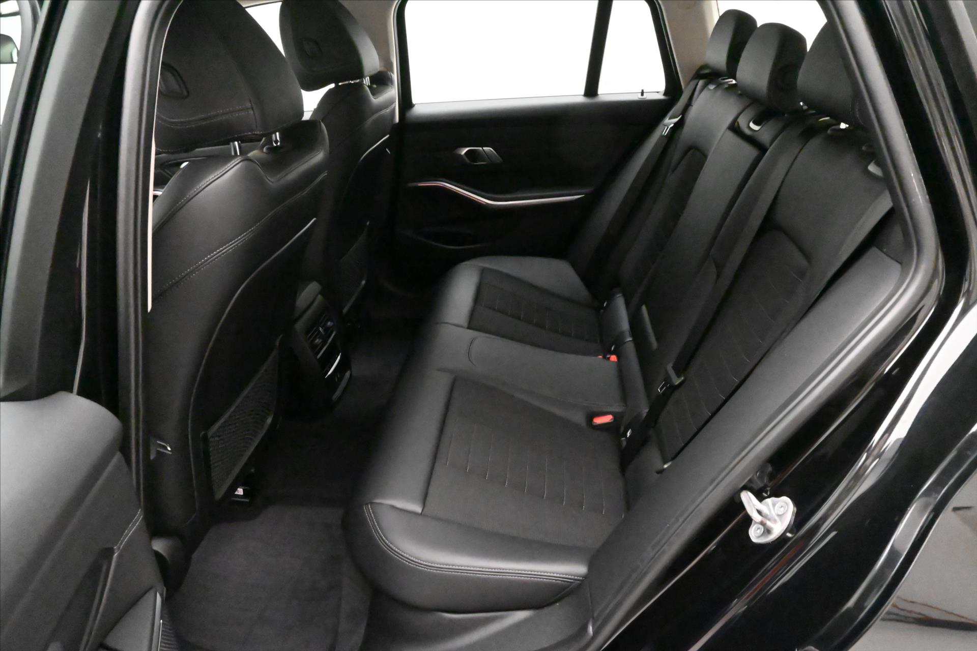 Hlavní fotografie vozu BMW Řada 3 2,0 320d 140kW Steptronic Záruka až 5 let (14)