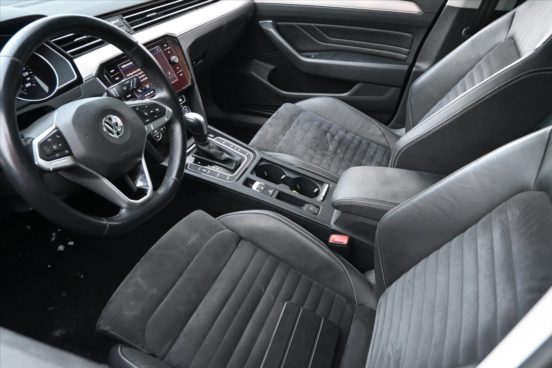 Main photo of the car Volkswagen Passat 1.5 TSI 110 kW DSG ELEGANCE WE ARE PREPARING THE CAR FOR SALE (2)