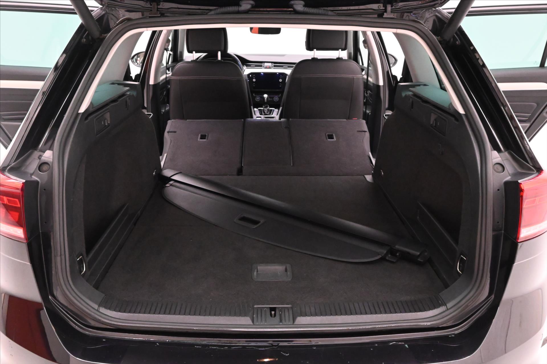 Hlavní fotografie vozu Volkswagen Passat 1,5 TSI 110 kW DSG ELEGANCE Záruka až 5 let (11)