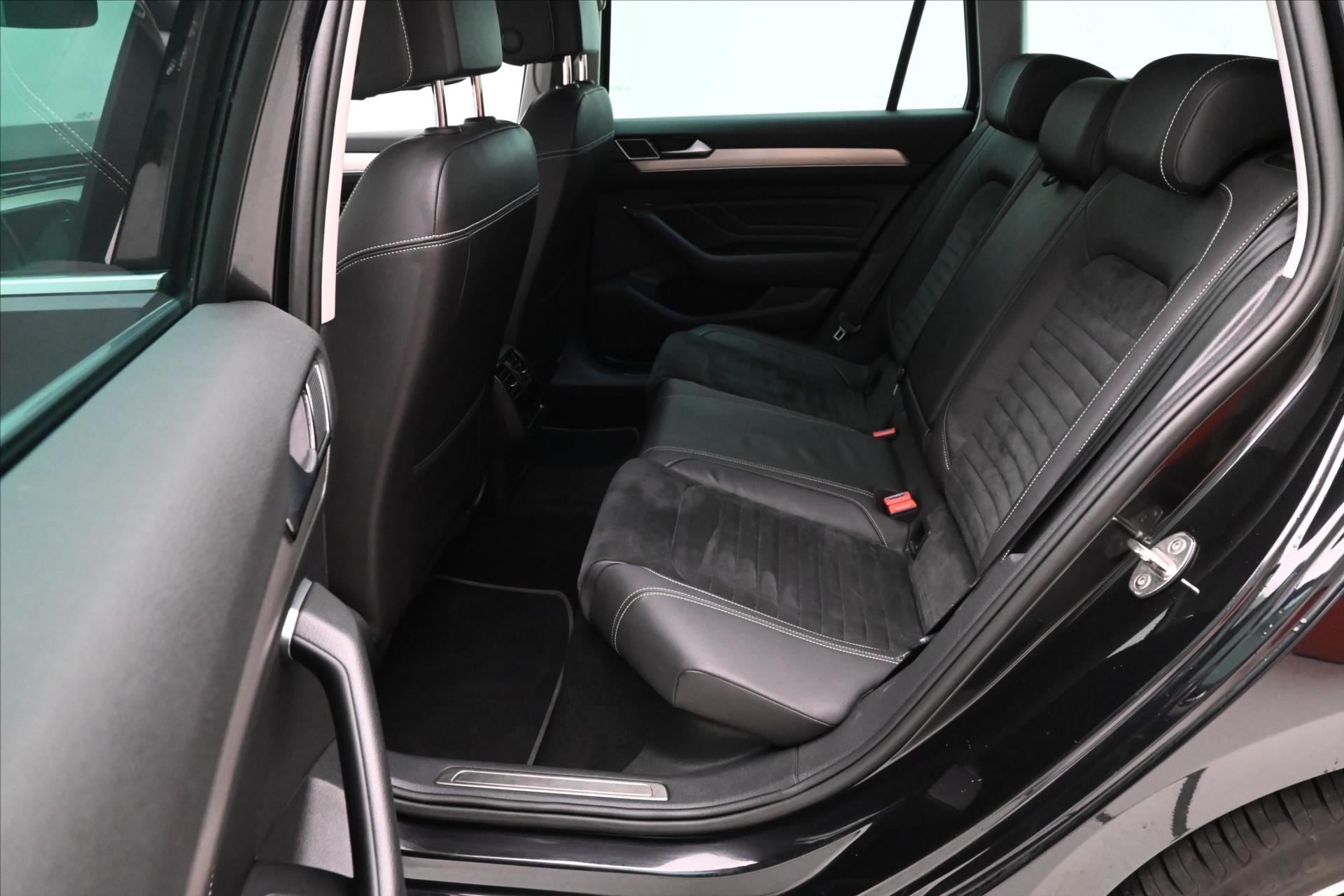 Hlavní fotografie vozu Volkswagen Passat 1,5 TSI 110 kW DSG ELEGANCE Záruka až 5 let (14)