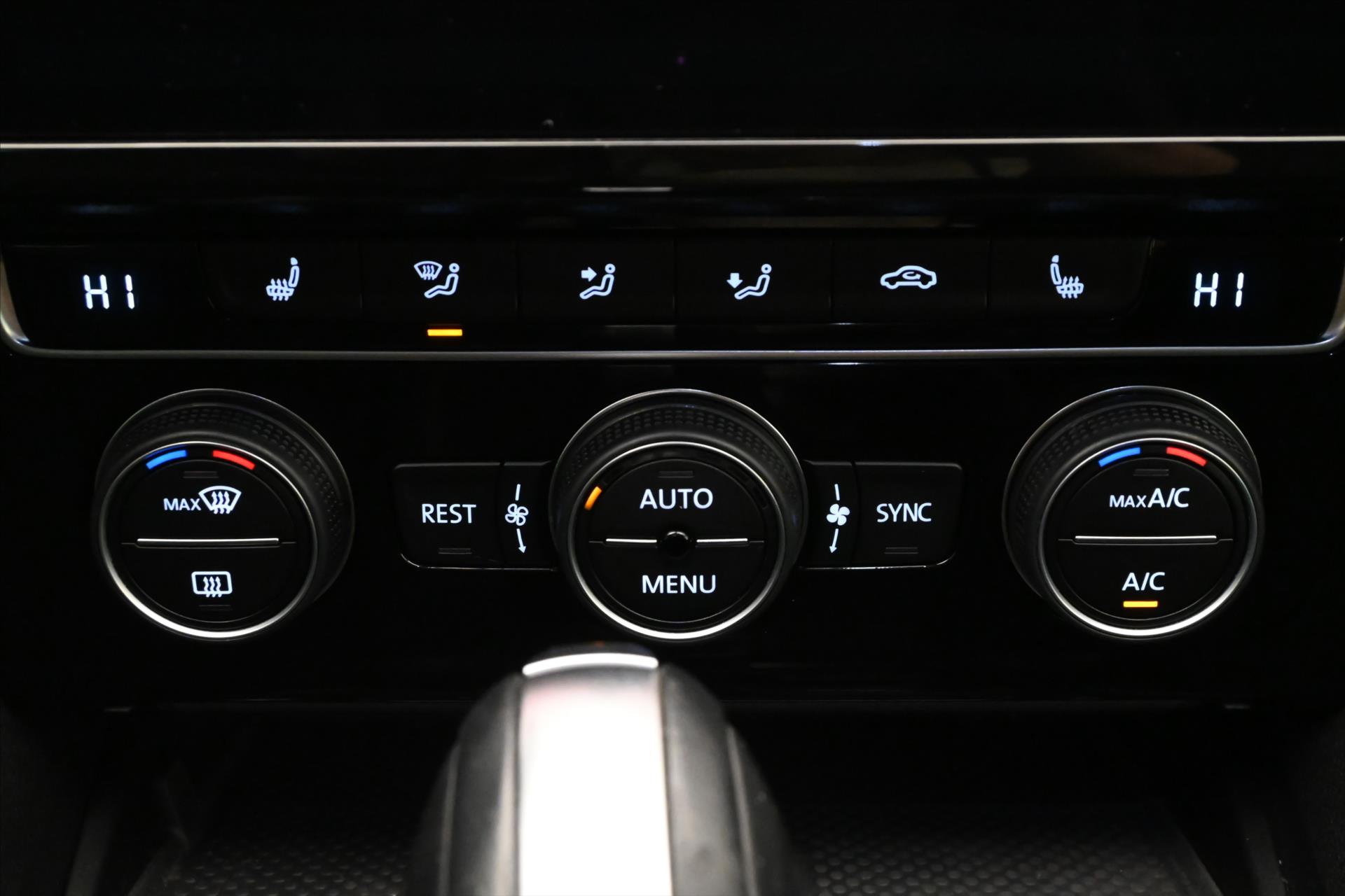 Hlavní fotografie vozu Volkswagen Passat 1,5 TSI 110 kW DSG ELEGANCE Záruka až 5 let (25)