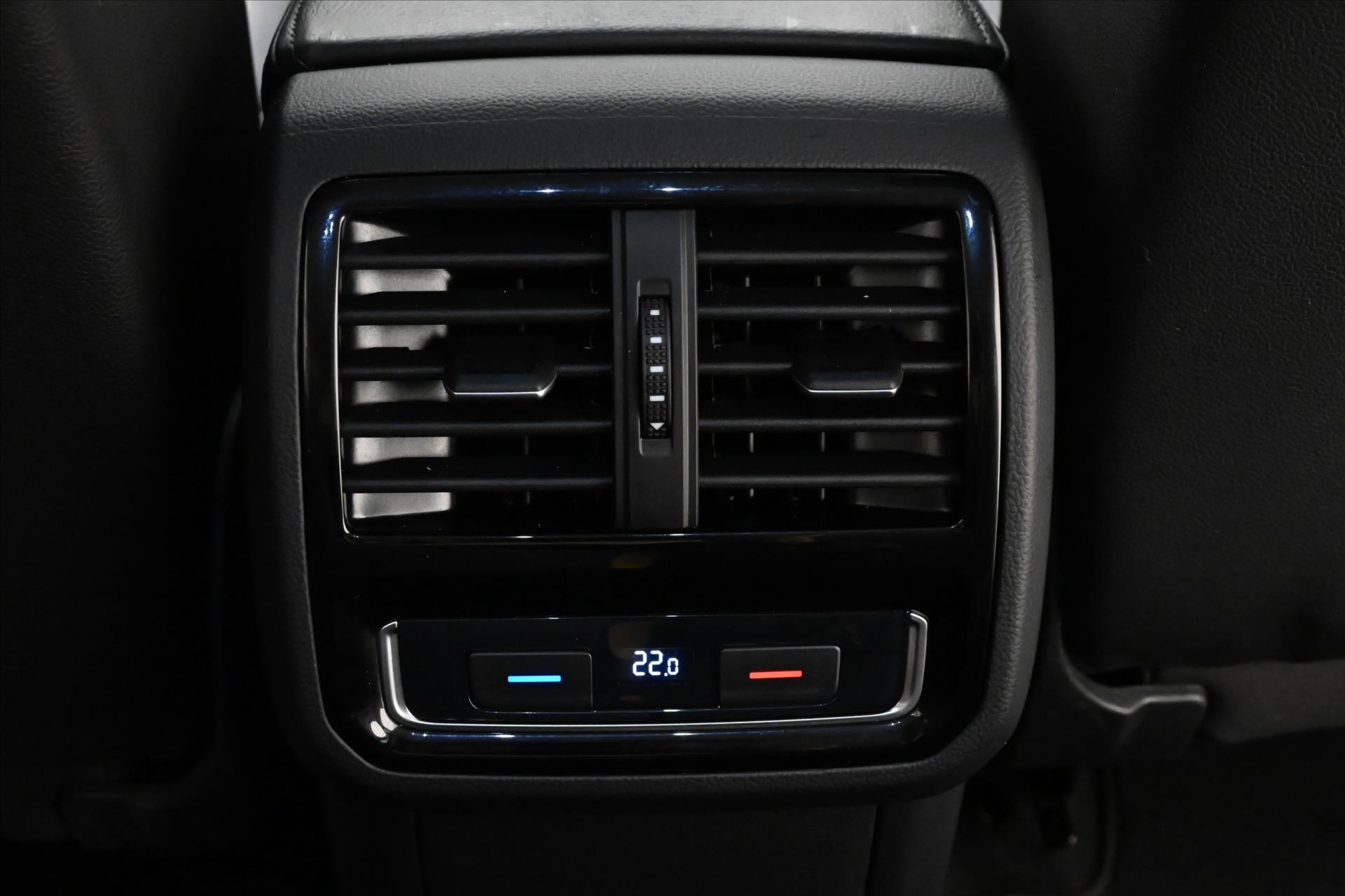 Hlavní fotografie vozu Volkswagen Passat 1,5 TSI 110 kW DSG ELEGANCE Záruka až 5 let (26)