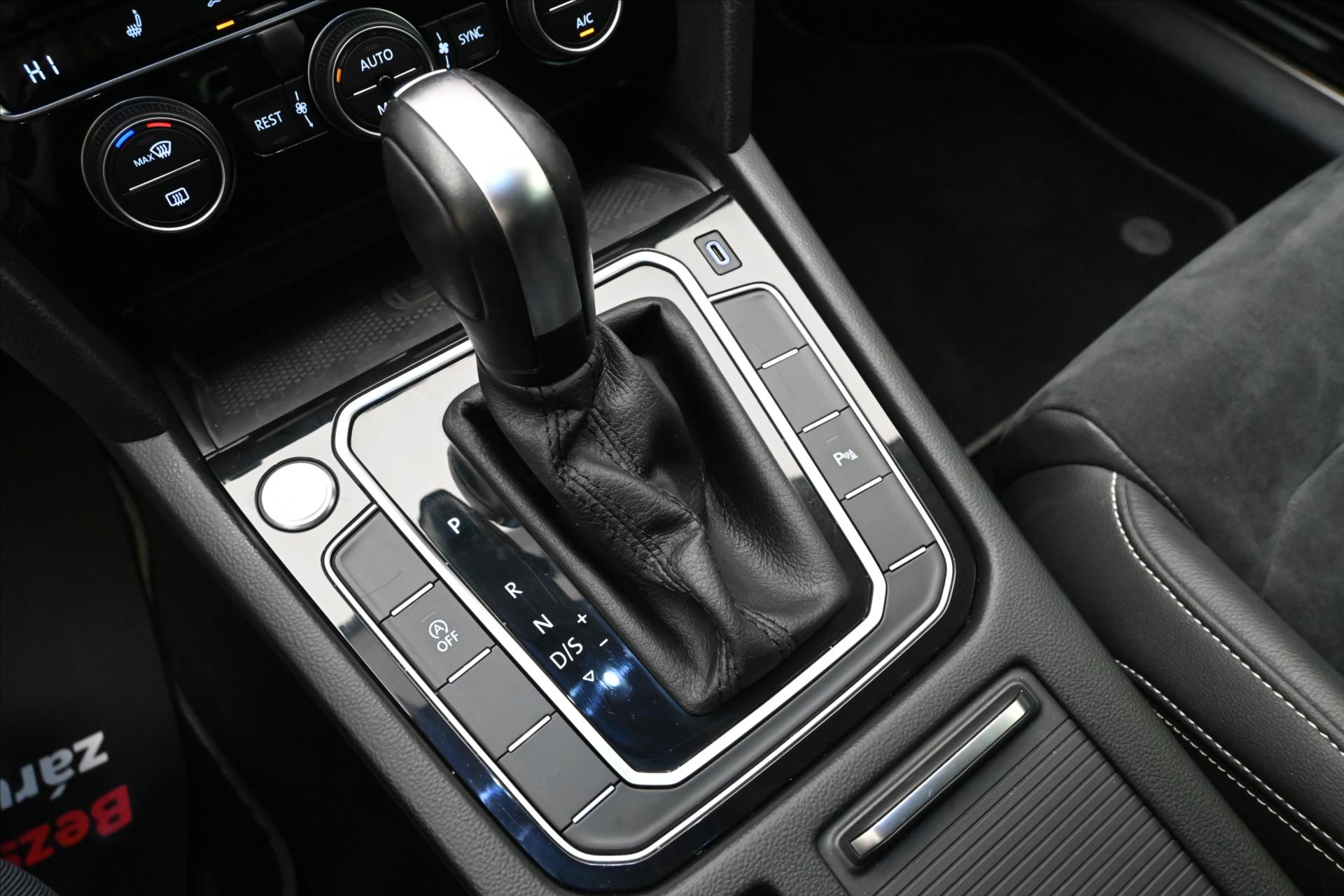 Hlavní fotografie vozu Volkswagen Passat 1,5 TSI 110 kW DSG ELEGANCE Záruka až 5 let (27)