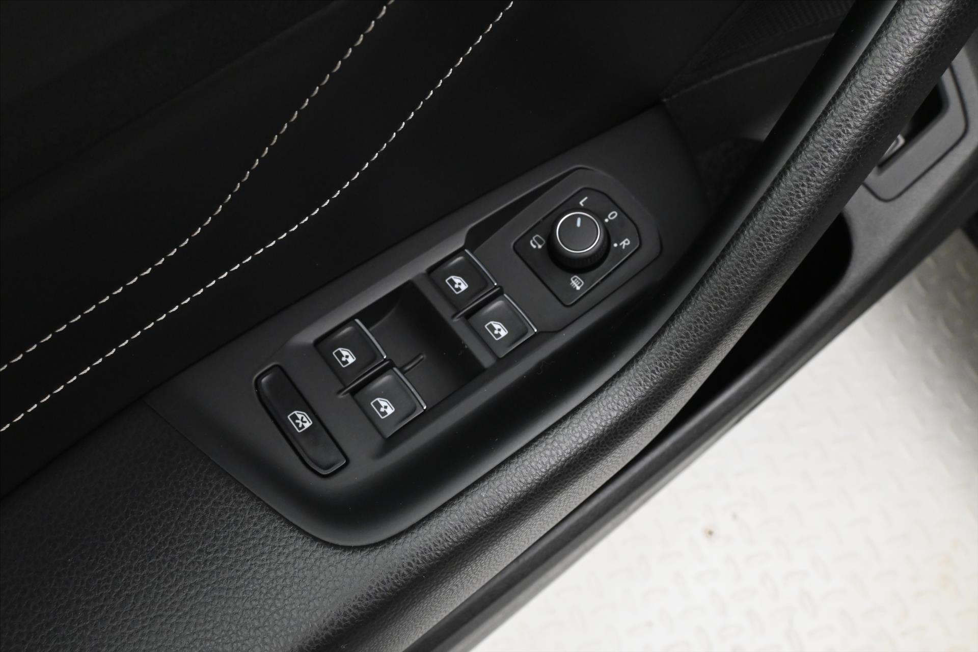 Hlavní fotografie vozu Volkswagen Passat 1,5 TSI 110 kW DSG ELEGANCE Záruka až 5 let (29)