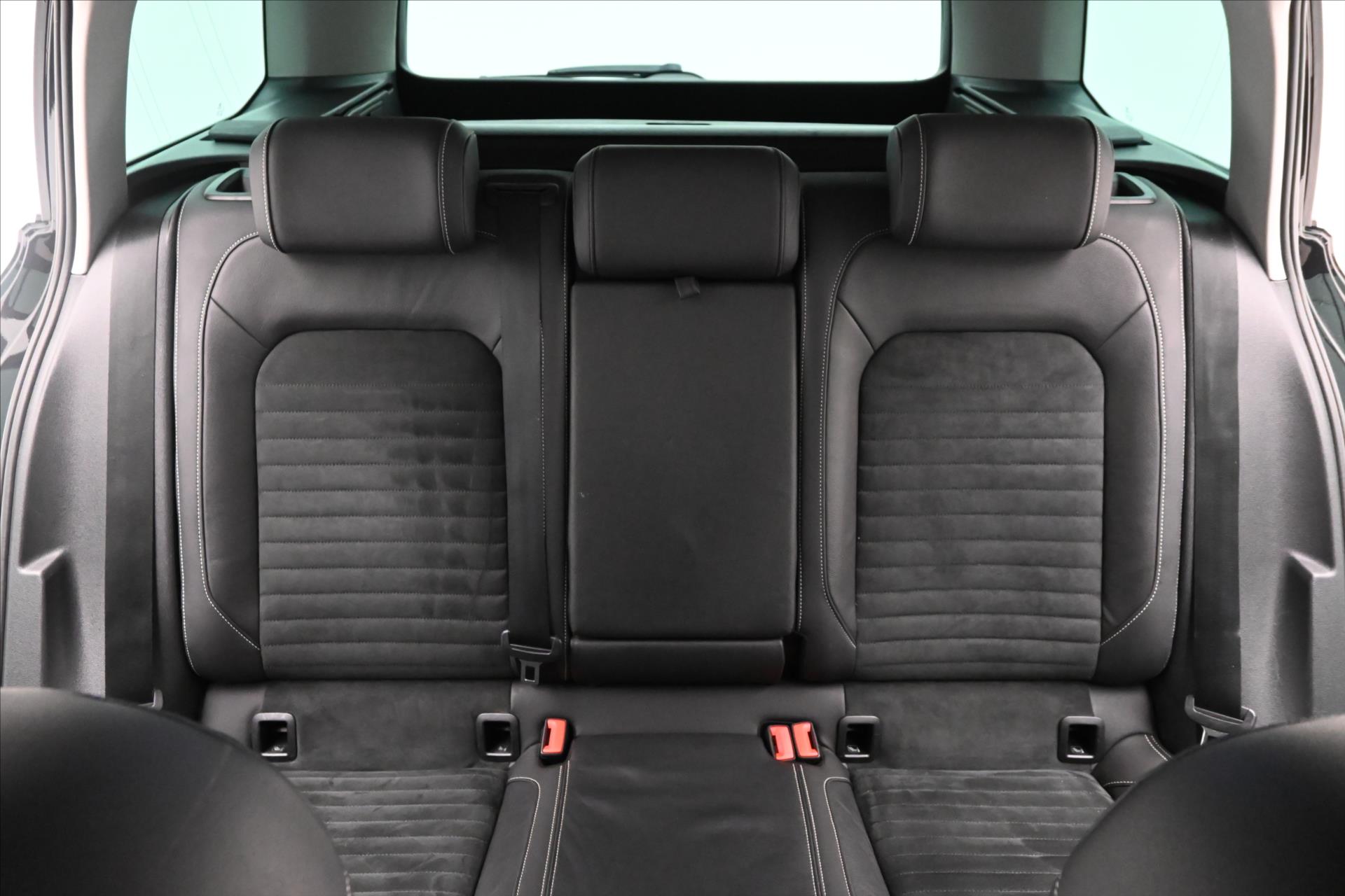 Hlavní fotografie vozu Volkswagen Passat 1,5 TSI 110 kW DSG ELEGANCE Záruka až 5 let (32)