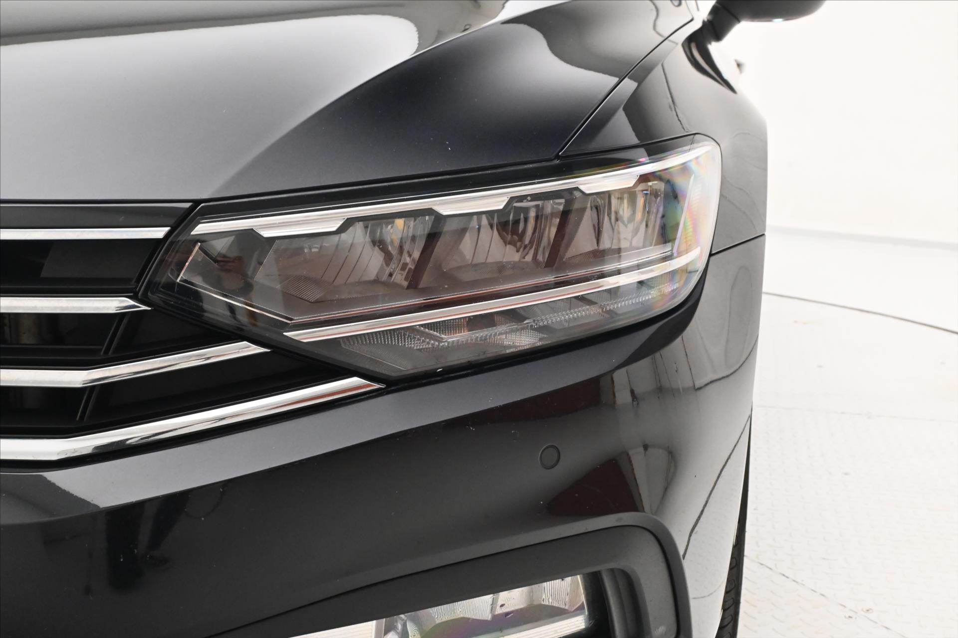 Hlavní fotografie vozu Volkswagen Passat 1,5 TSI 110 kW DSG ELEGANCE Záruka až 5 let (34)