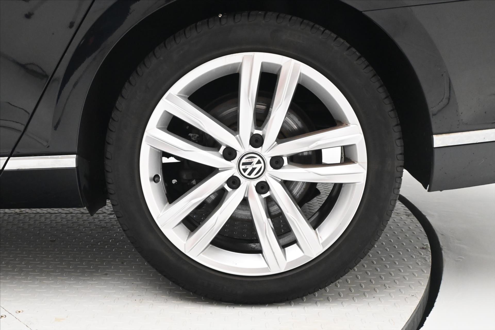 Hlavní fotografie vozu Volkswagen Passat 1,5 TSI 110 kW DSG ELEGANCE Záruka až 5 let (36)