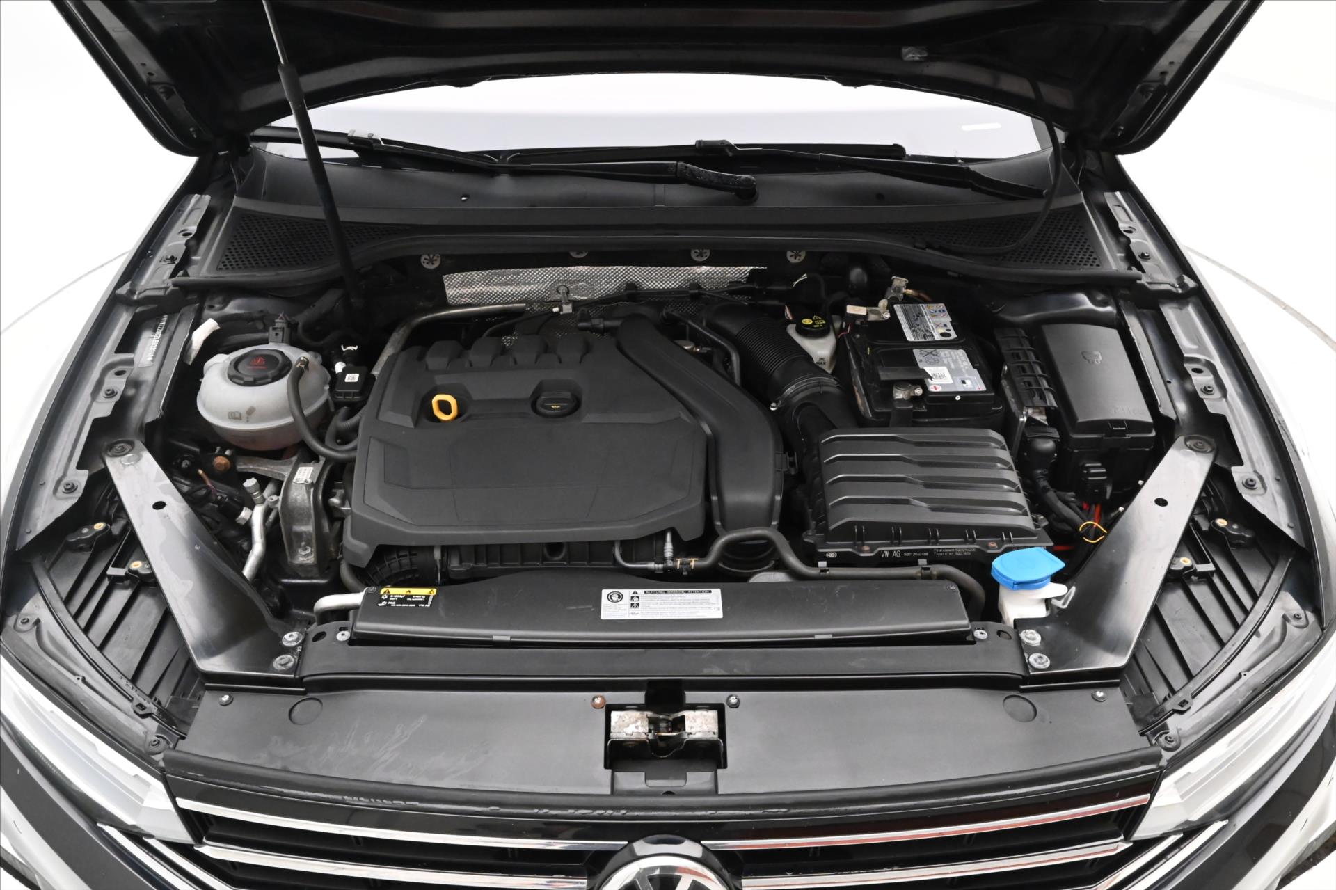 Hlavní fotografie vozu Volkswagen Passat 1,5 TSI 110 kW DSG ELEGANCE Záruka až 5 let (9)