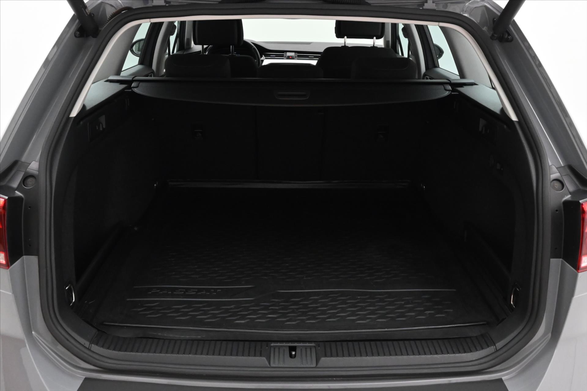 Hlavní fotografie vozu Volkswagen Passat 2,0 TDI 110 kW DSG Business Záruka až 5 let (10)