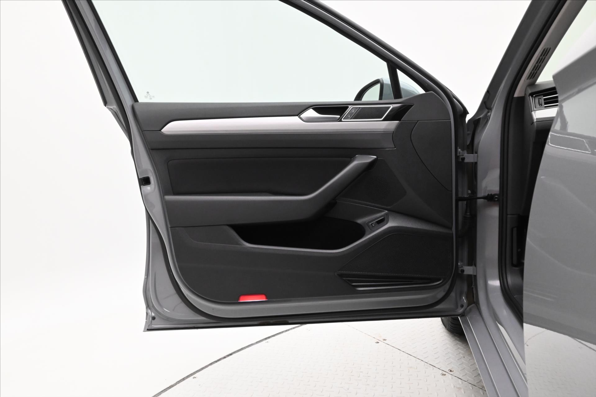 Hlavní fotografie vozu Volkswagen Passat 2,0 TDI 110 kW DSG Business Záruka až 5 let (26)