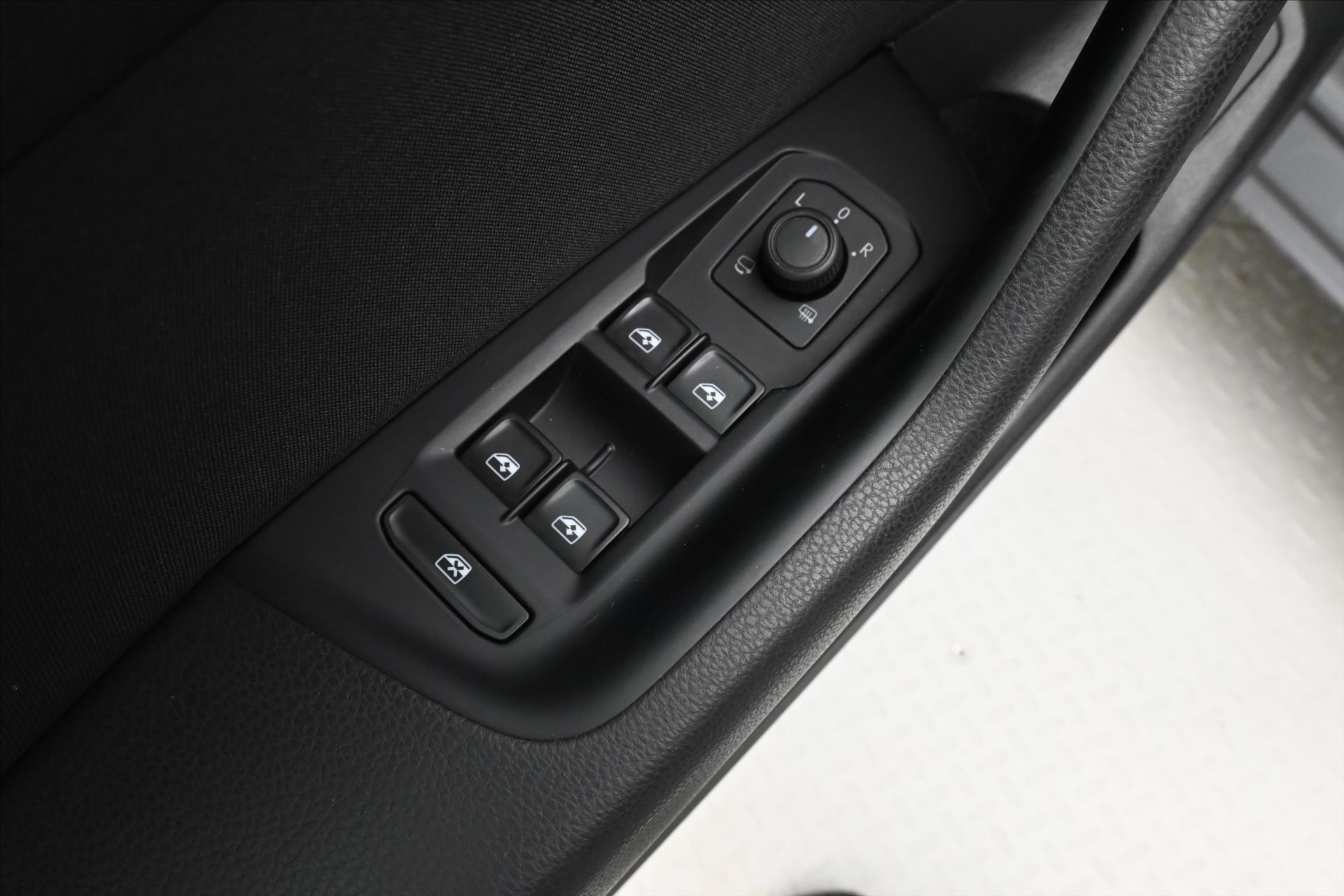 Hlavní fotografie vozu Volkswagen Passat 2,0 TDI 110 kW DSG Business Záruka až 5 let (27)