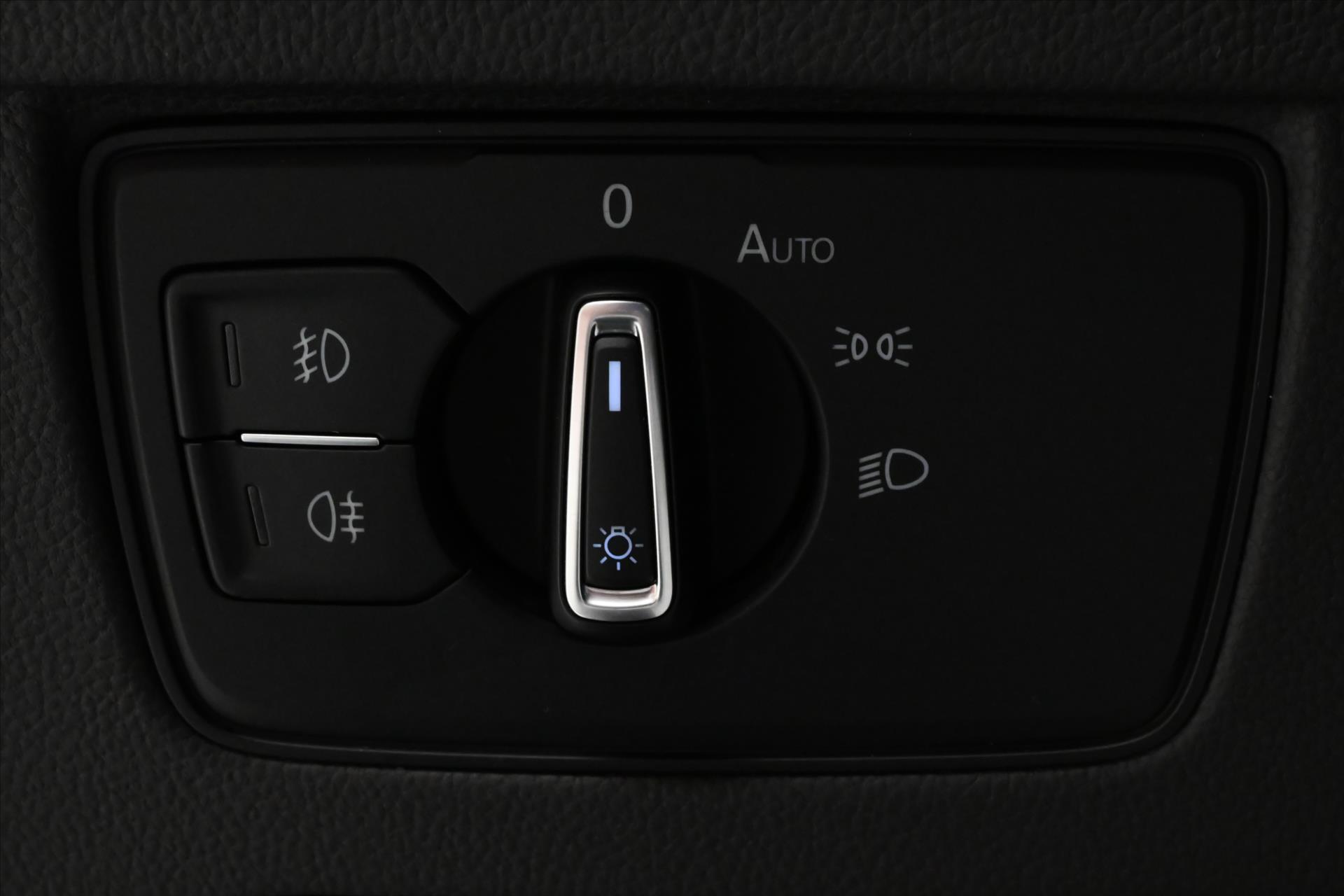 Hlavní fotografie vozu Volkswagen Passat 2,0 TDI 110 kW DSG Business Záruka až 5 let (28)