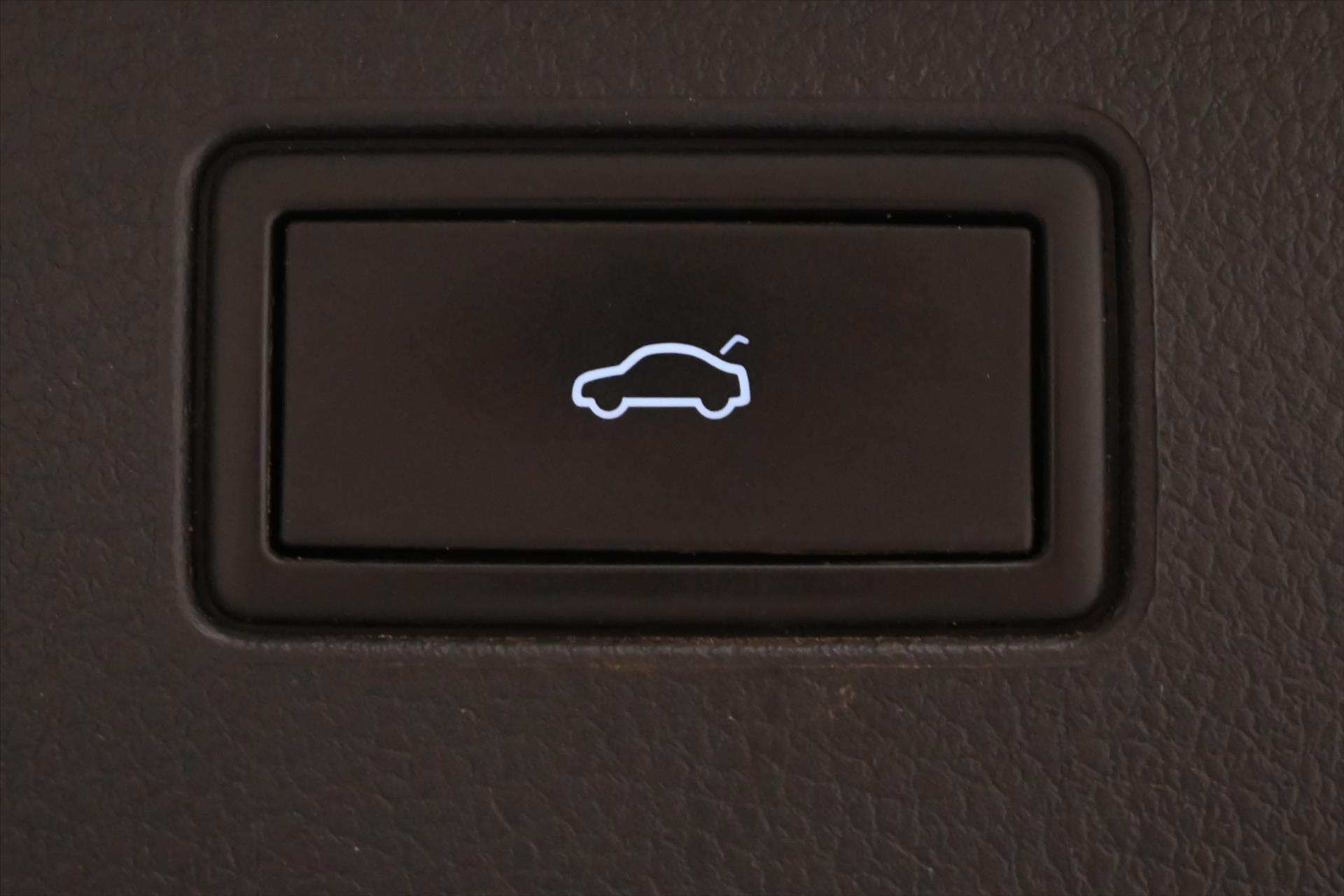 Hlavní fotografie vozu Volkswagen Passat 2,0 TDI 110 kW DSG Business Záruka až 5 let (29)