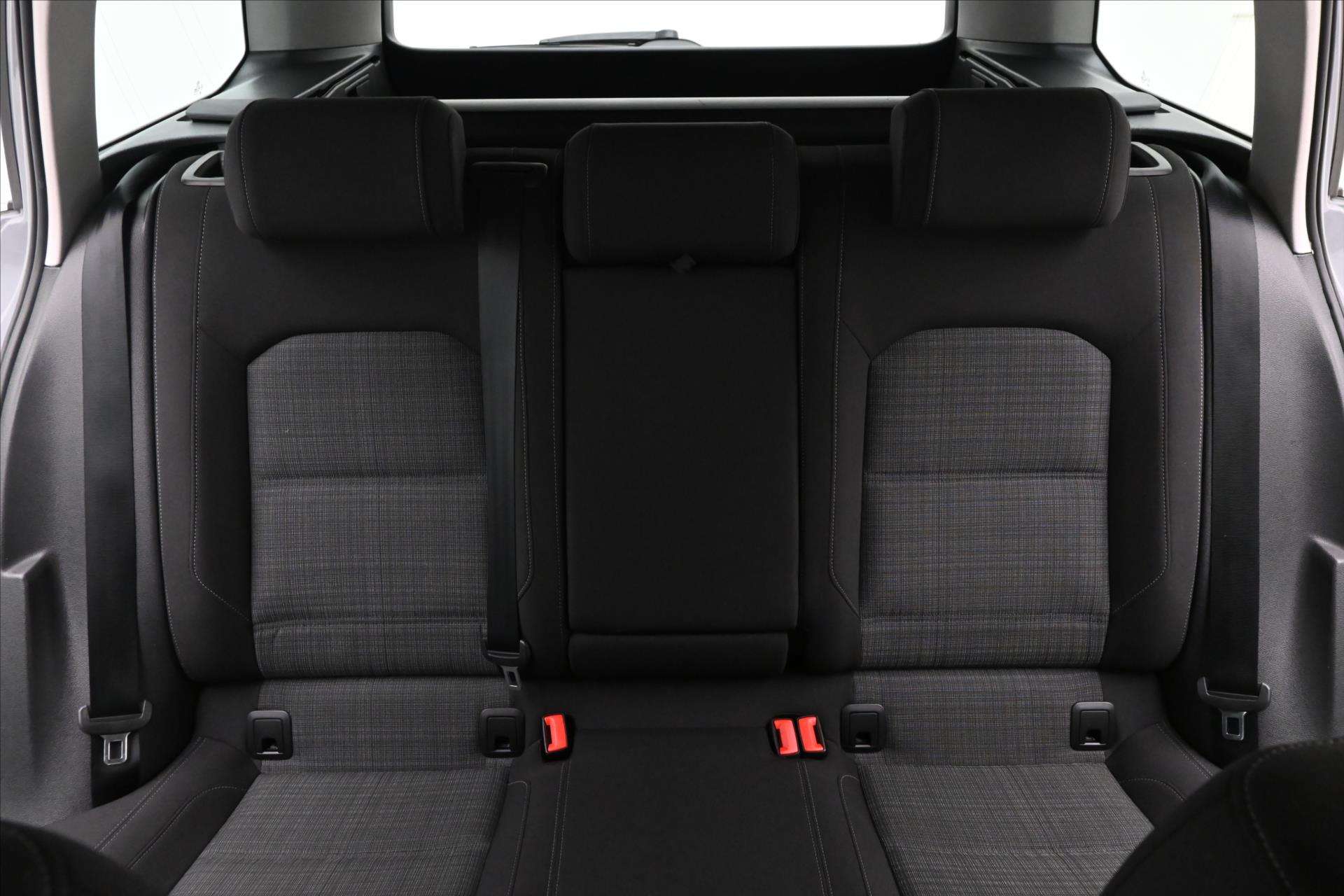 Hlavní fotografie vozu Volkswagen Passat 2,0 TDI 110 kW DSG Business Záruka až 5 let (30)