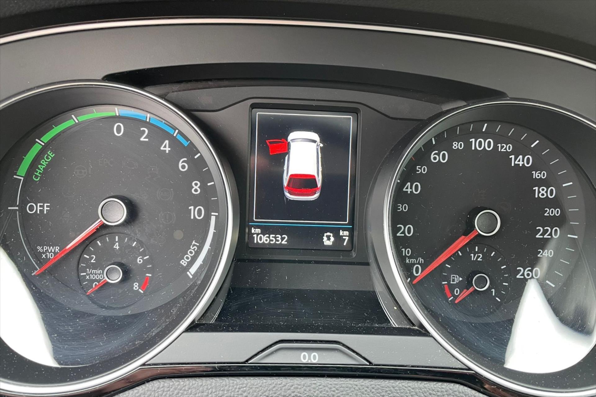 Hlavní fotografie vozu Volkswagen Passat 1,4 TSI GTE 160kW Business VŮZ PŘIPRAVUJEME K PRODEJI (3)