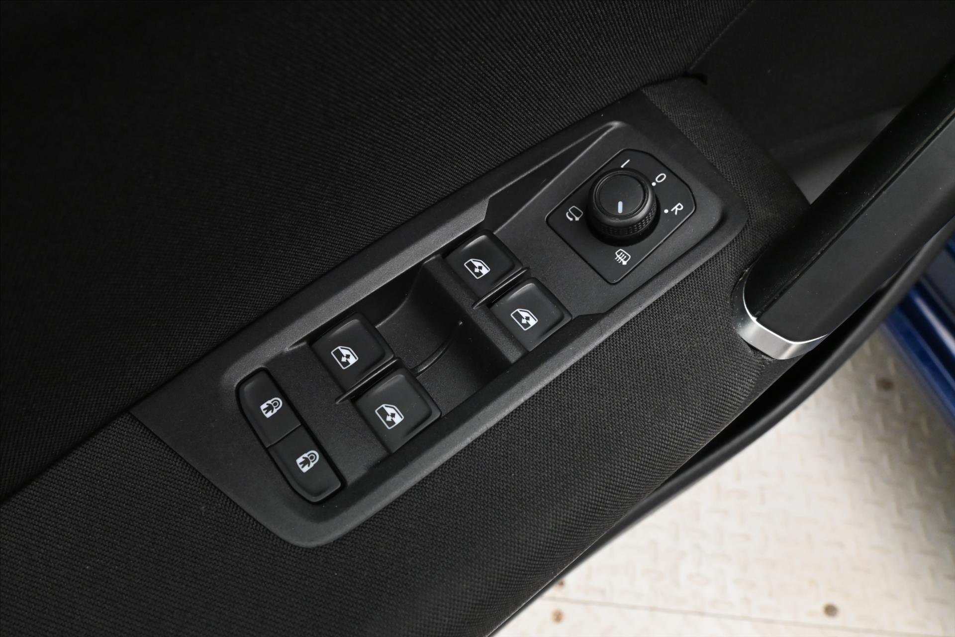 Hlavní fotografie vozu Volkswagen Touran 2,0 TDI 110 kW DSG Comfortline 7/Míst Záruka až 5 let (27)