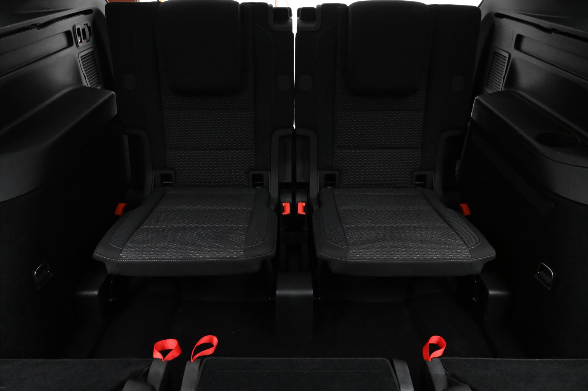 Hlavní fotografie vozu Volkswagen Touran 2,0 TDI 110 kW DSG Comfortline 7/Míst Záruka až 5 let (30)