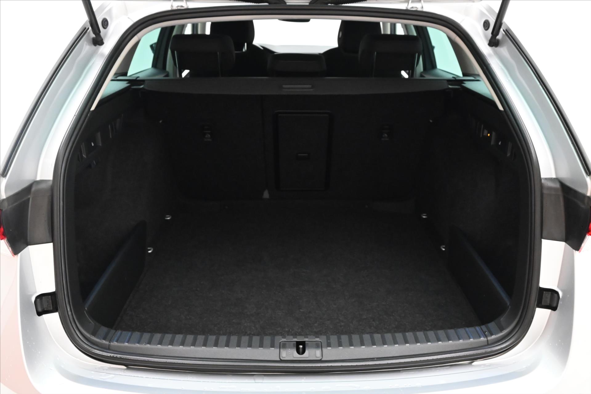 Hlavní fotografie vozu Škoda Octavia 2,0 TDI 110 kW DSG Style Záruka až 5 let (10)