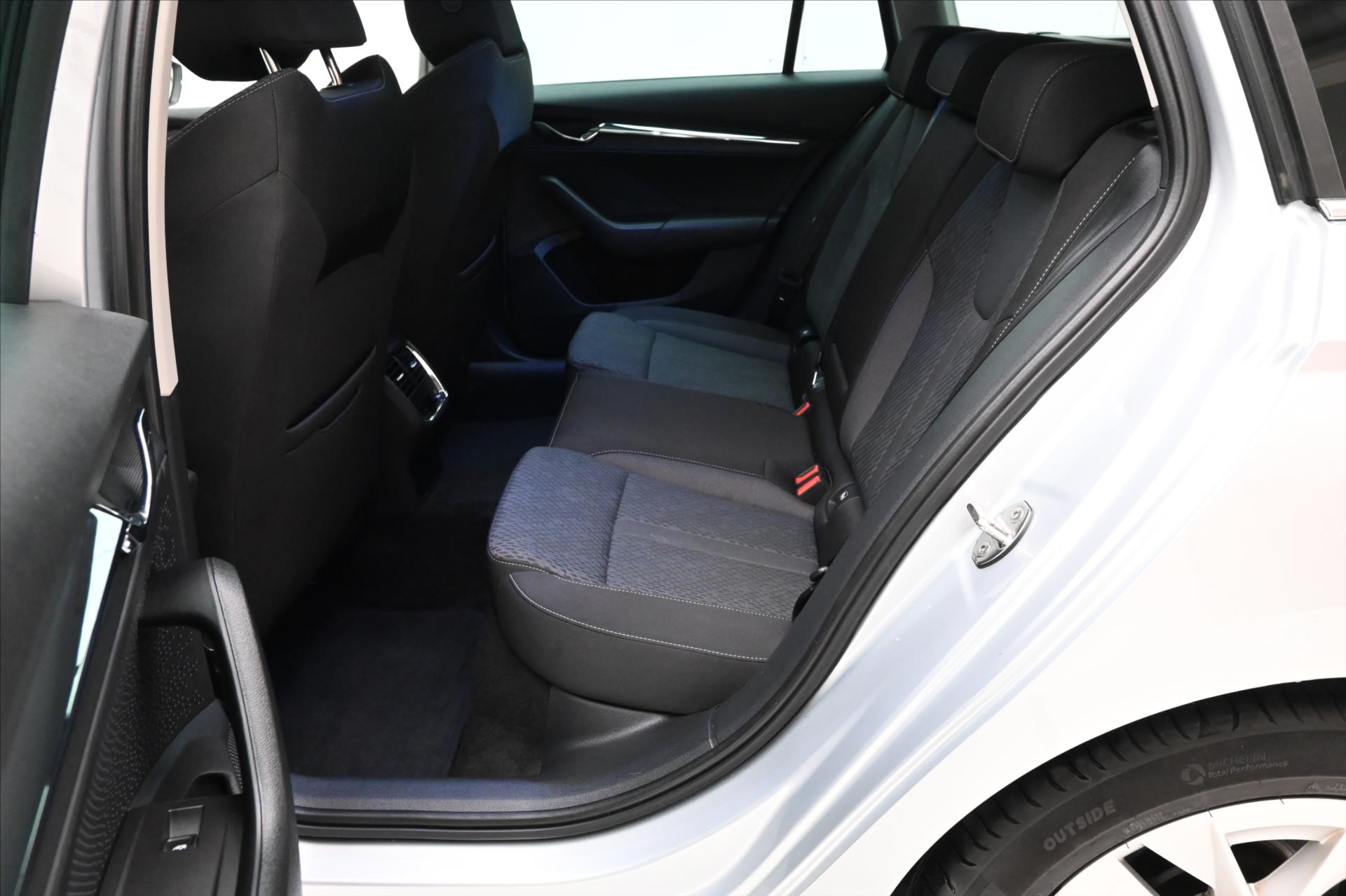 Hlavní fotografie vozu Škoda Octavia 2,0 TDI 110 kW DSG Style Záruka až 5 let (14)