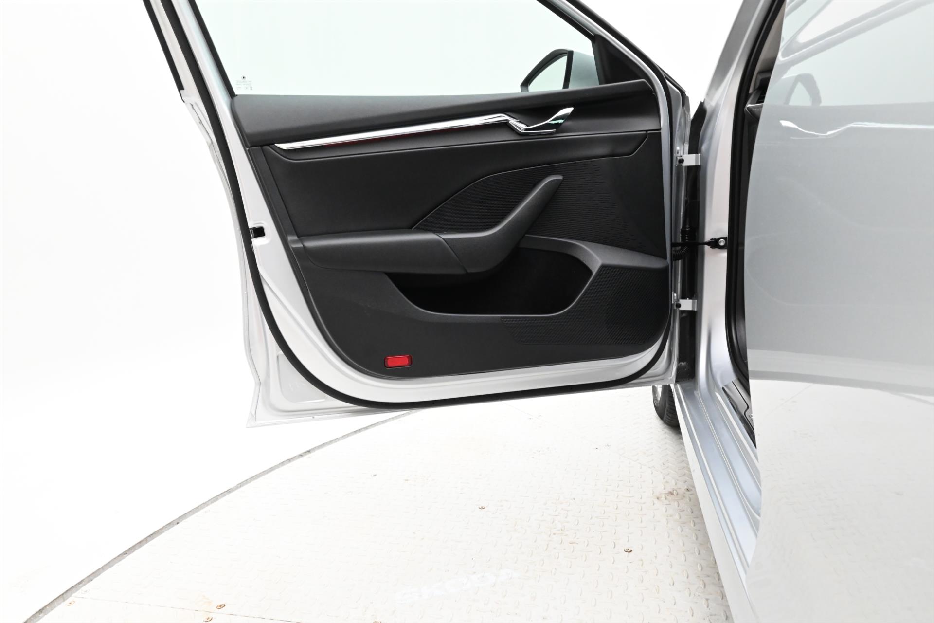 Hlavní fotografie vozu Škoda Octavia 2,0 TDI 110 kW DSG Style Záruka až 5 let (26)