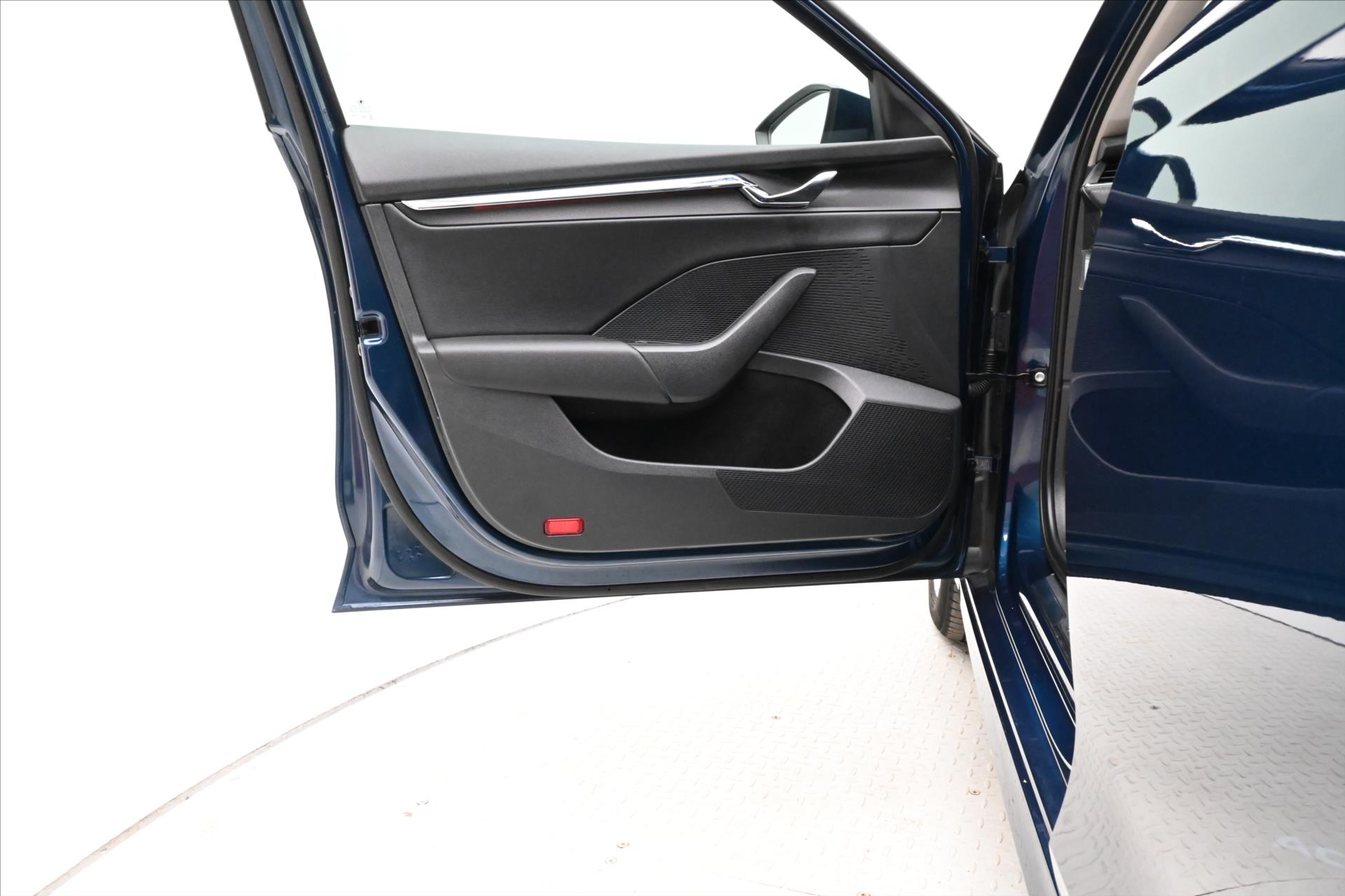 Hlavní fotografie vozu Škoda Octavia 2,0 TDI 110 kW DSG Style Záruka až 5 let (24)