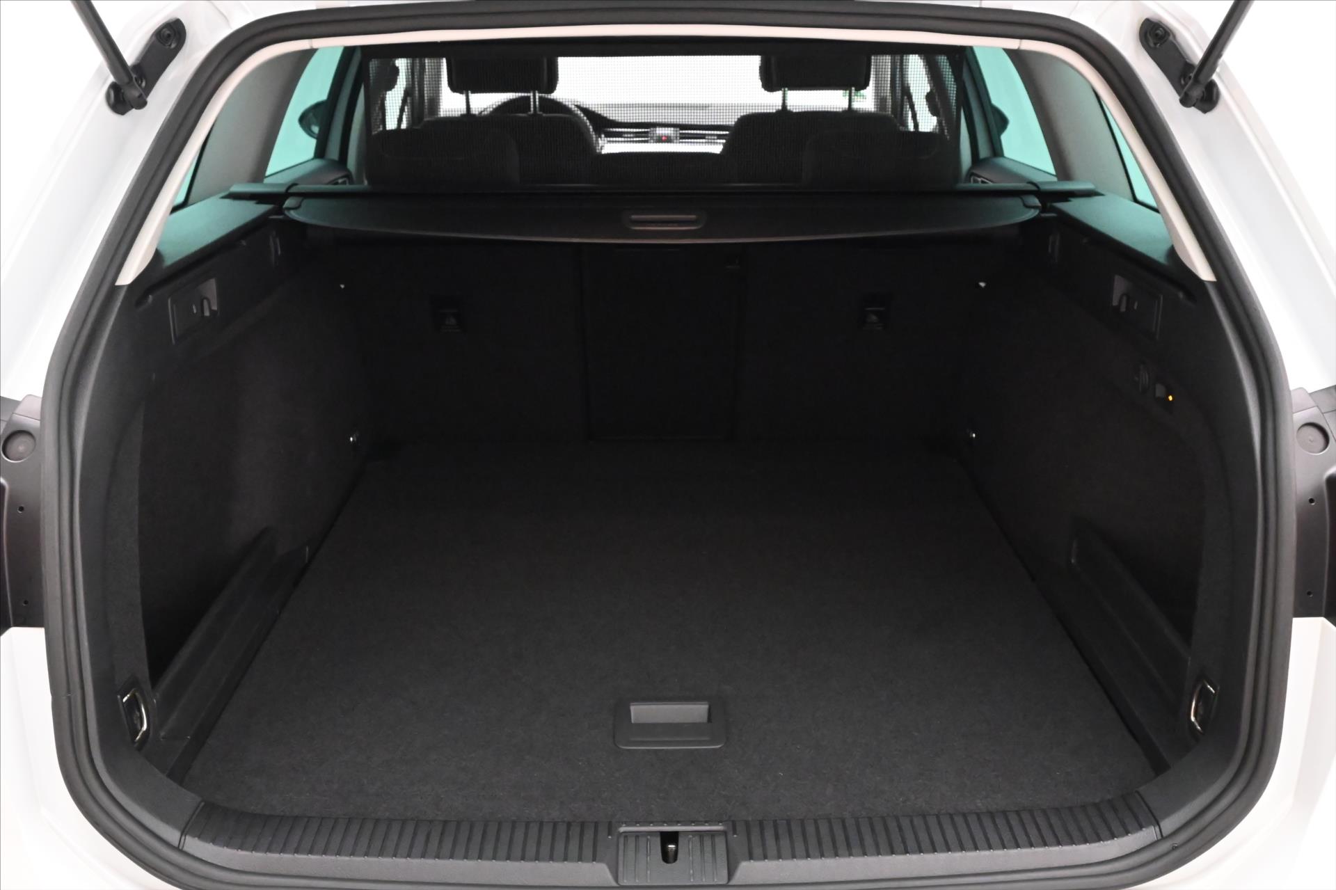 Hlavní fotografie vozu Volkswagen Passat 2,0 TDI 110 kW DSG Business Záruka až 5 let (10)