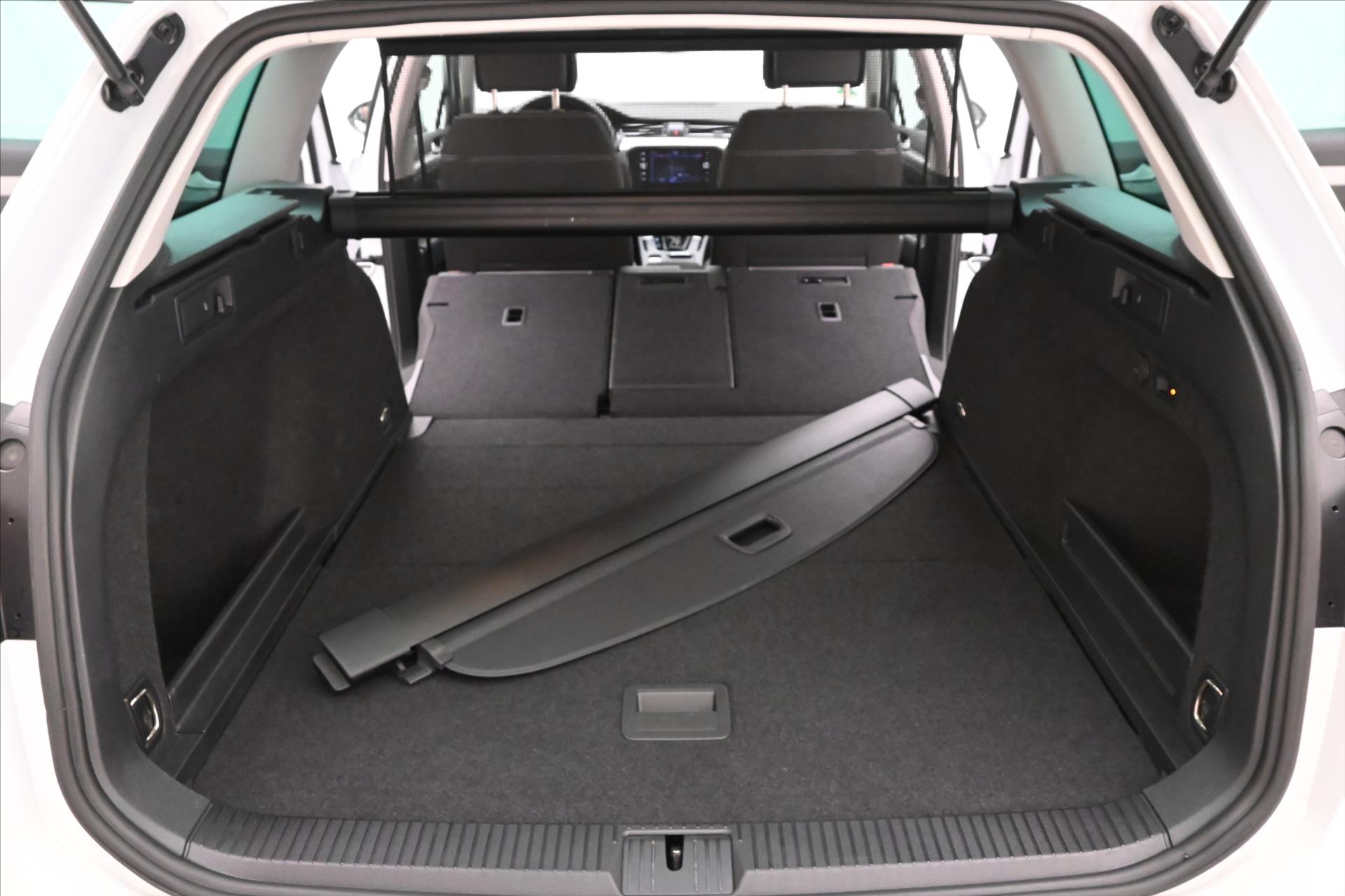 Hlavní fotografie vozu Volkswagen Passat 2,0 TDI 110 kW DSG Business Záruka až 5 let (11)