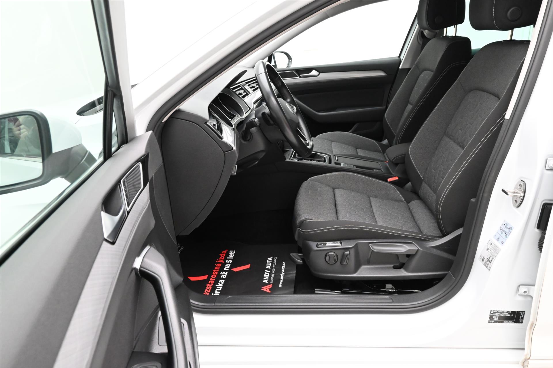 Hlavní fotografie vozu Volkswagen Passat 2,0 TDI 110 kW DSG Business Záruka až 5 let (13)