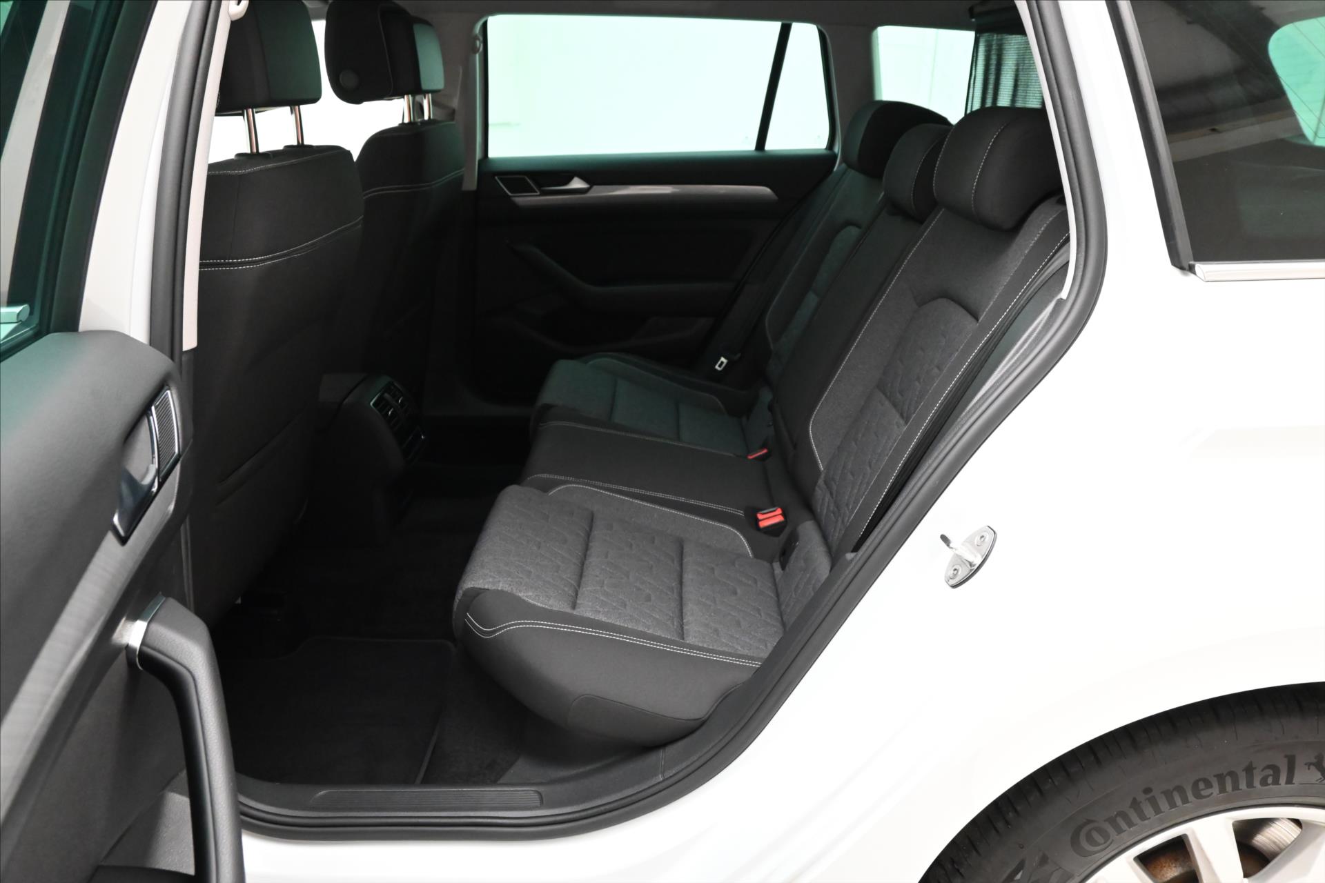 Hlavní fotografie vozu Volkswagen Passat 2,0 TDI 110 kW DSG Business Záruka až 5 let (14)