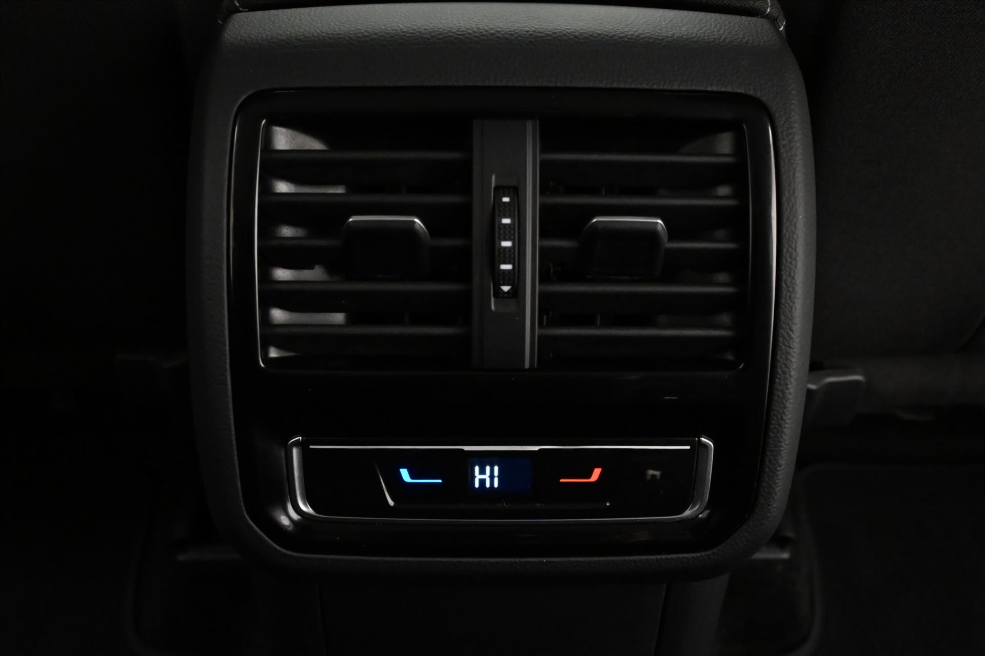 Hlavní fotografie vozu Volkswagen Passat 2,0 TDI 110 kW DSG Business Záruka až 5 let (21)