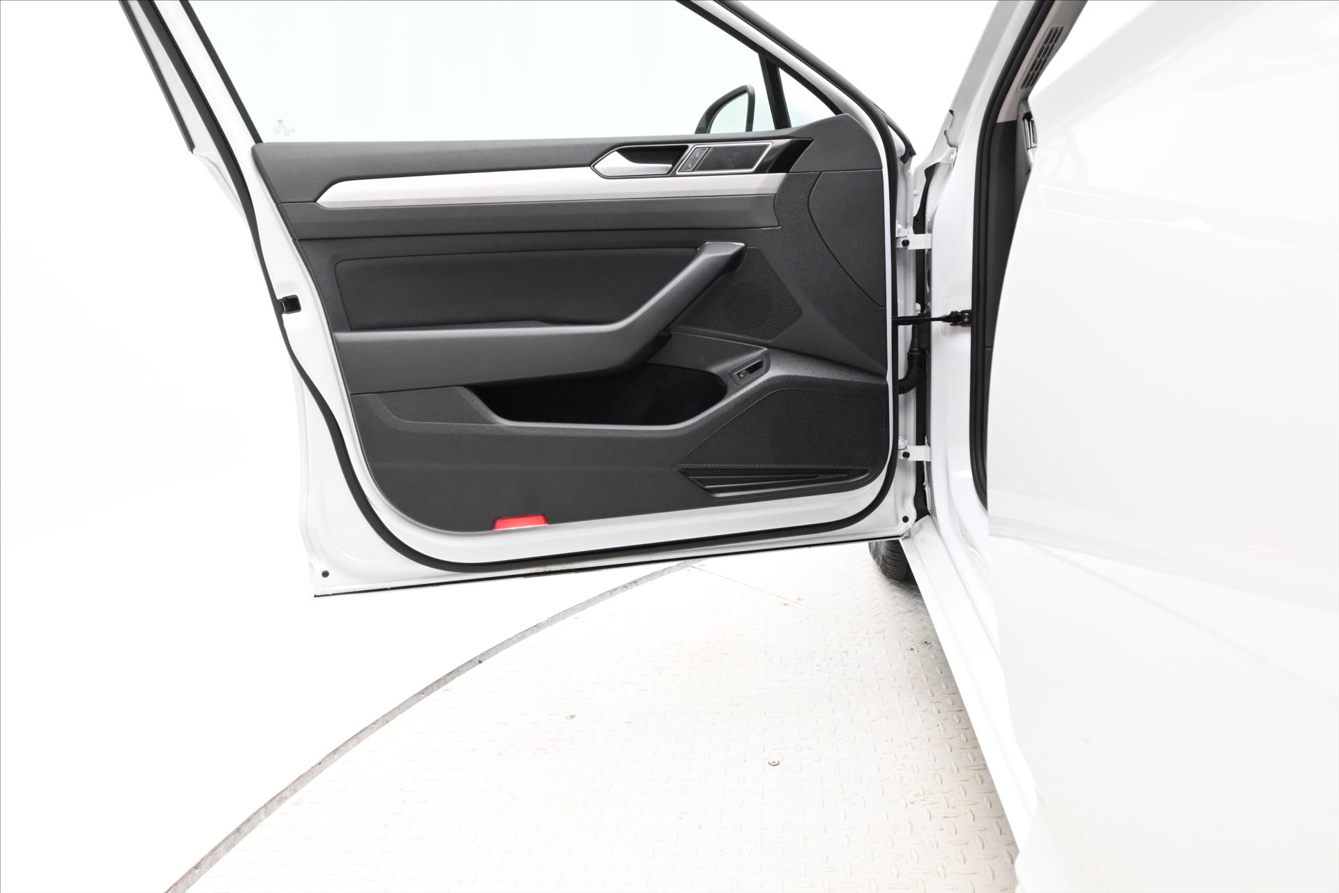 Hlavní fotografie vozu Volkswagen Passat 2,0 TDI 110 kW DSG Business Záruka až 5 let (23)