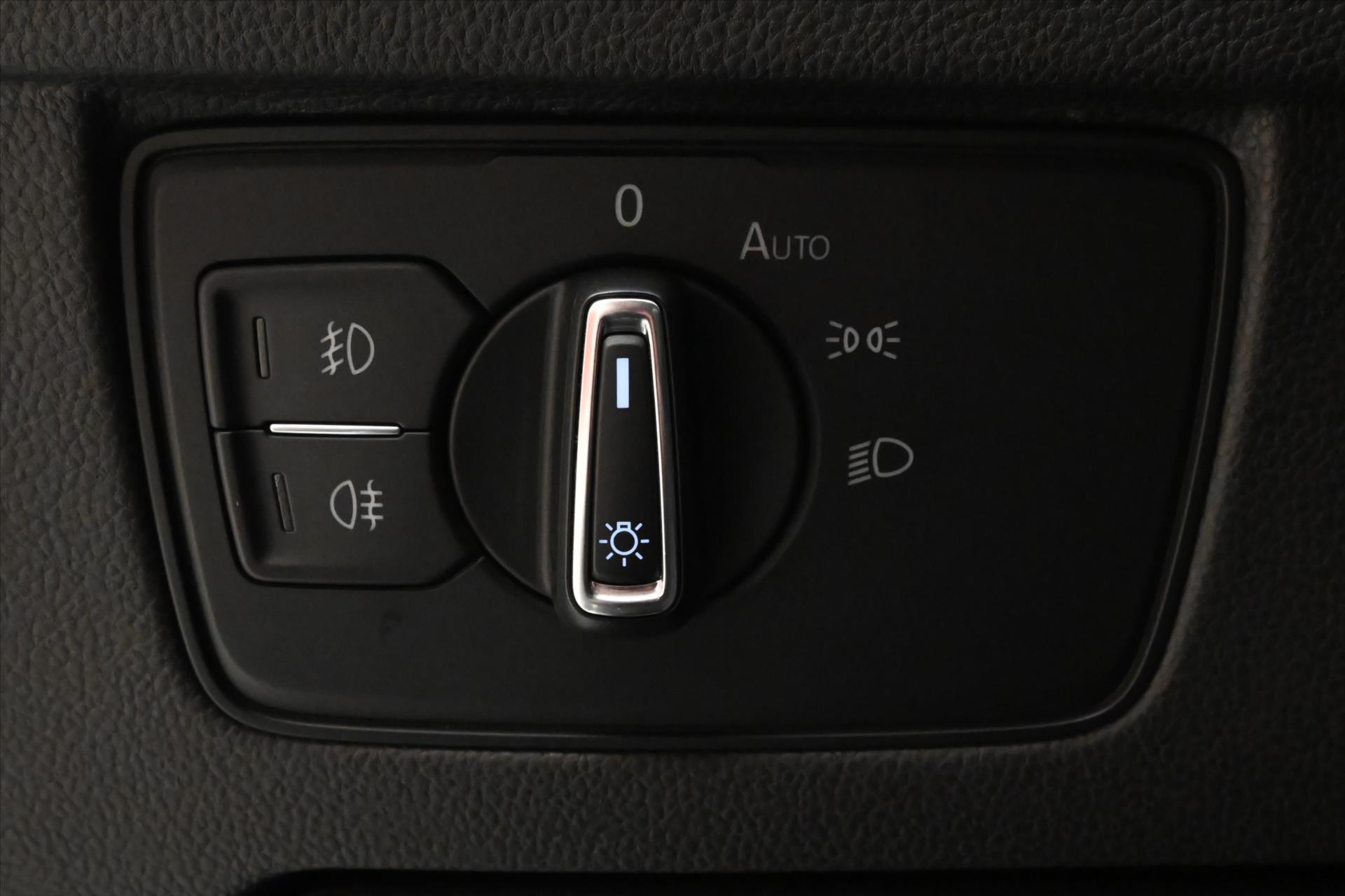 Hlavní fotografie vozu Volkswagen Passat 2,0 TDI 110 kW DSG Business Záruka až 5 let (25)