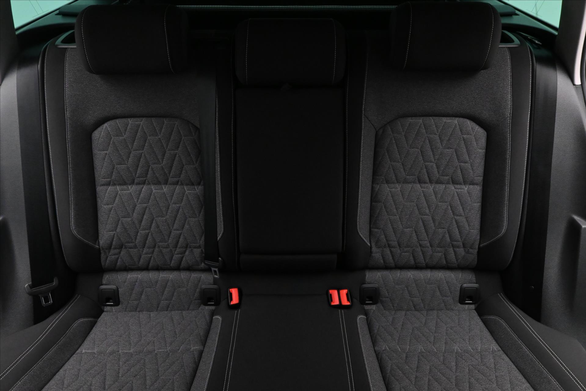 Hlavní fotografie vozu Volkswagen Passat 2,0 TDI 110 kW DSG Business Záruka až 5 let (26)