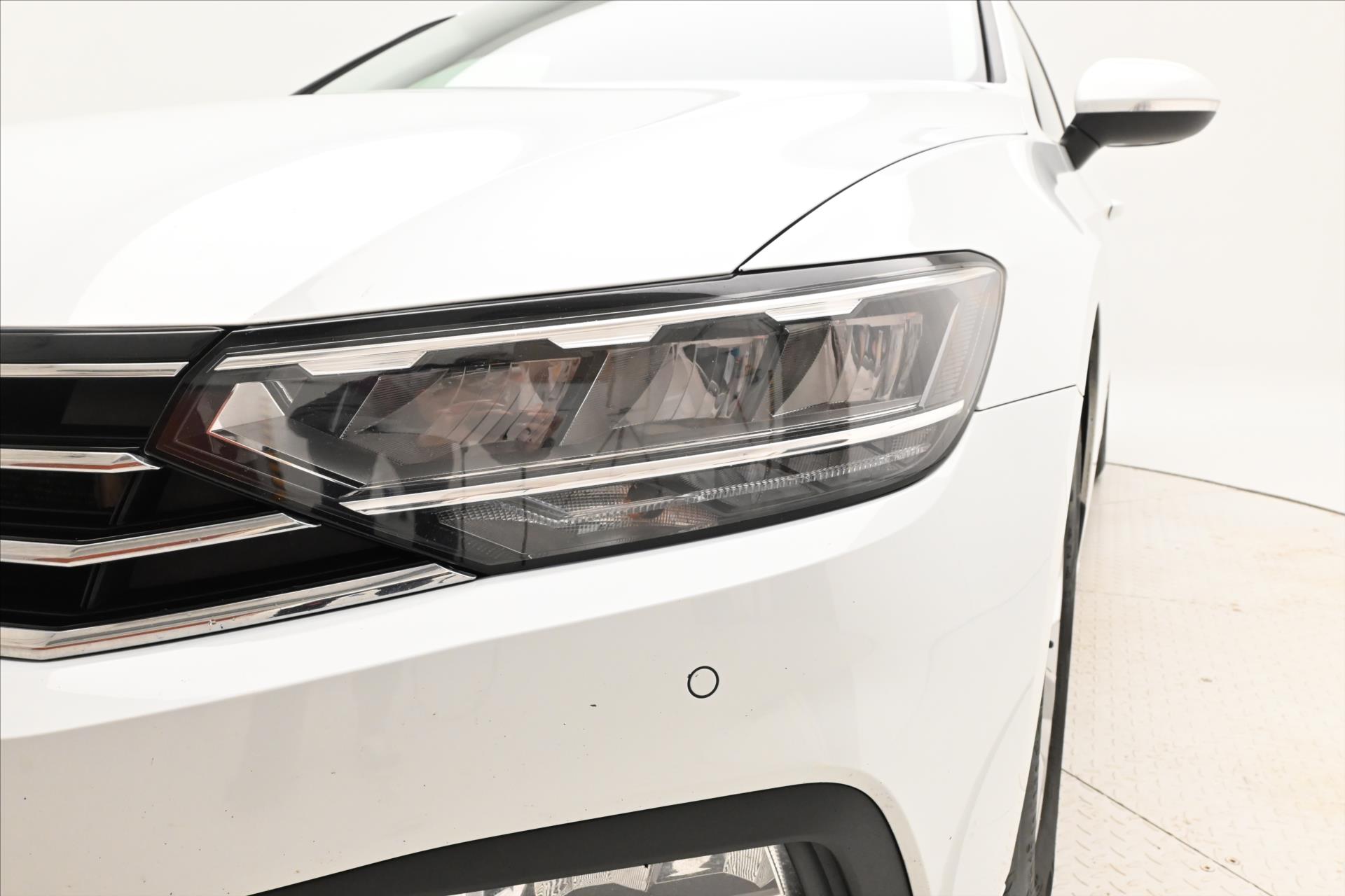 Hlavní fotografie vozu Volkswagen Passat 2,0 TDI 110 kW DSG Business Záruka až 5 let (28)