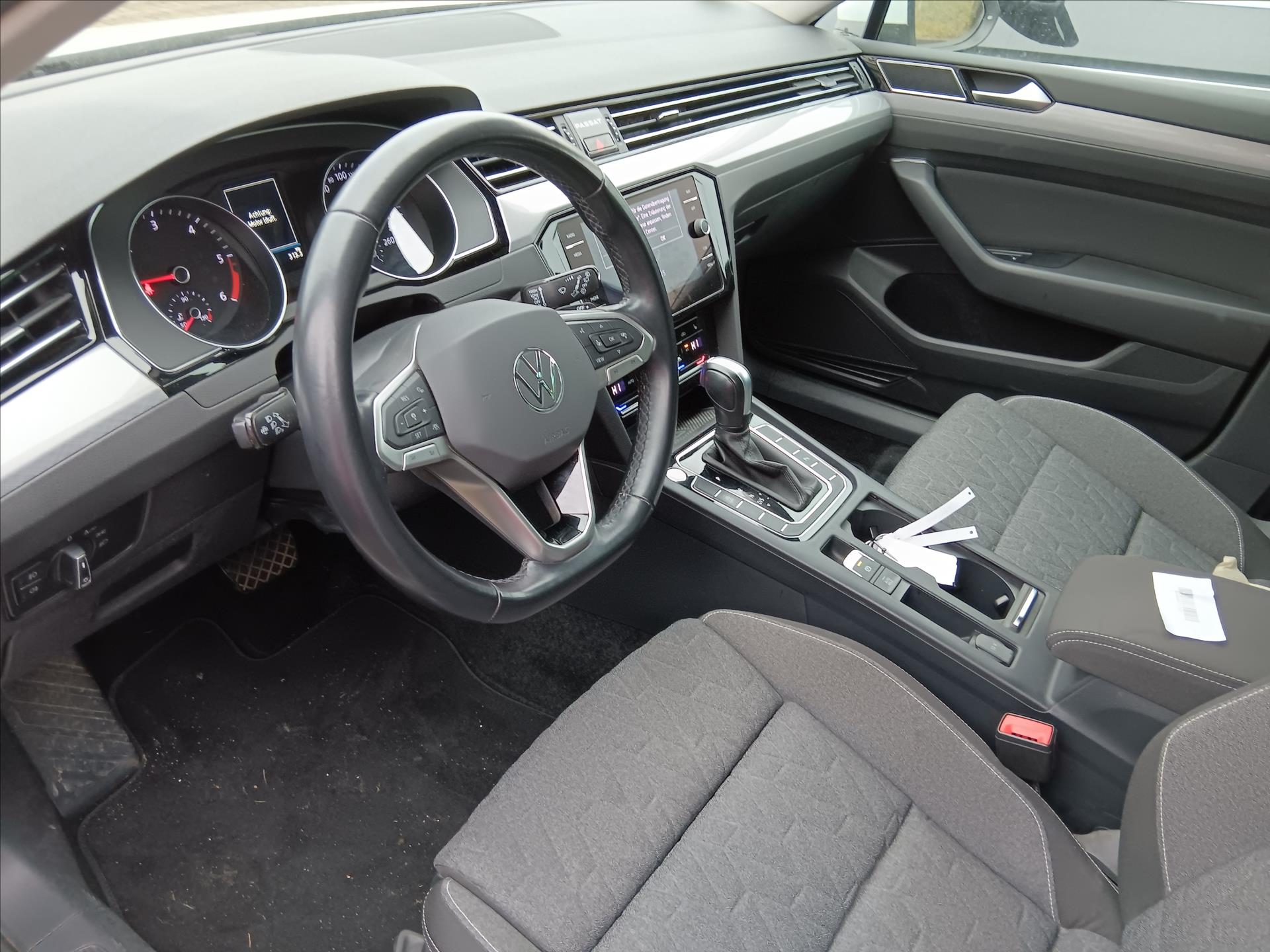 Hlavní fotografie vozu Volkswagen Passat 2,0 TDi 110kW DSG Business VŮZ PŘIPRAVUJEME K PRODEJI (2)