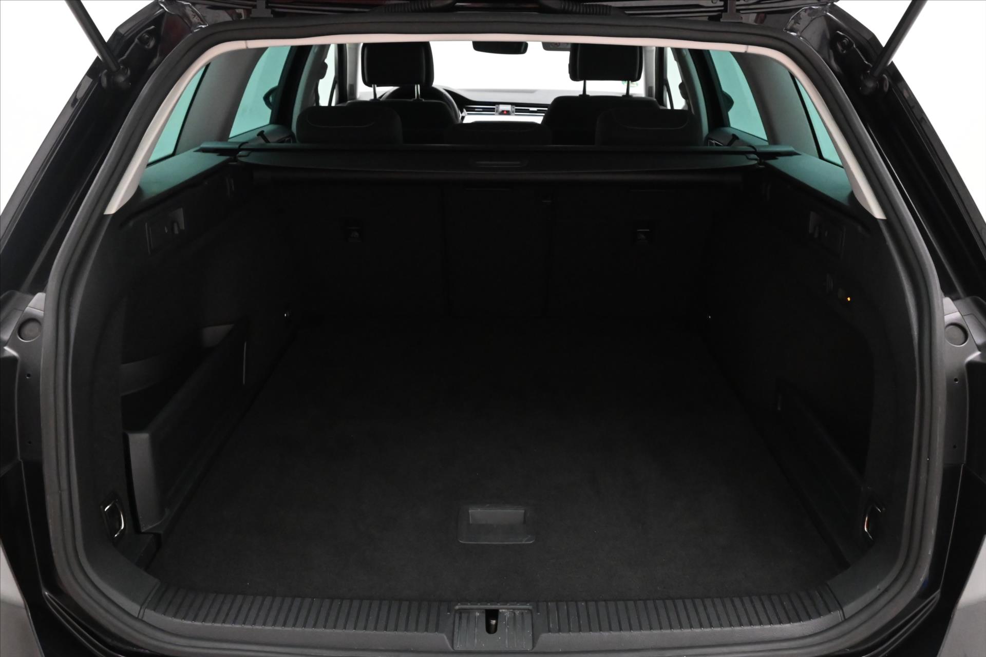 Hlavní fotografie vozu Volkswagen Passat 1,4 GTE 160 kW DSG Business Záruka až 5 let (10)