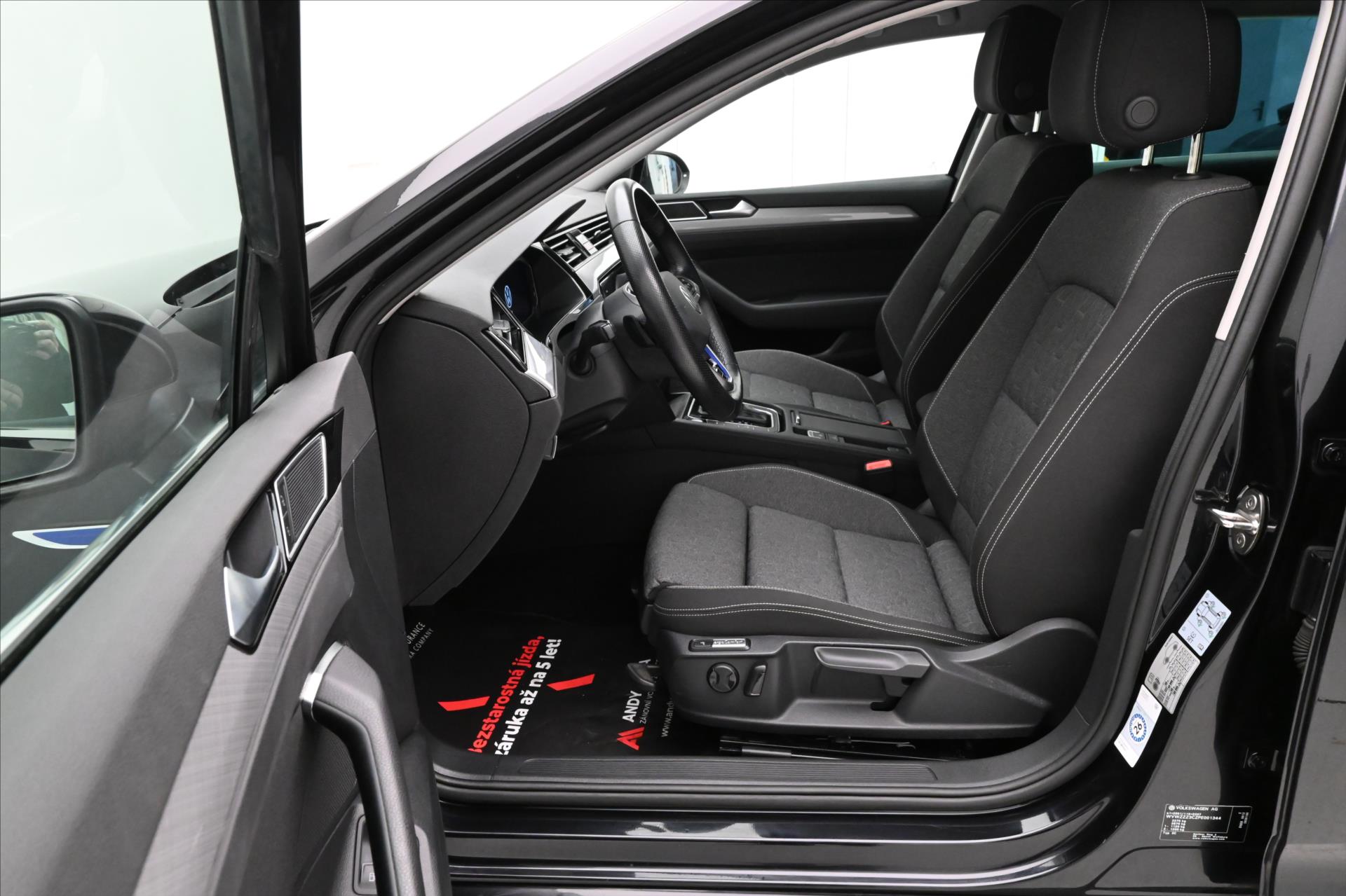 Hlavní fotografie vozu Volkswagen Passat 1,4 GTE 160 kW DSG Business Záruka až 5 let (13)