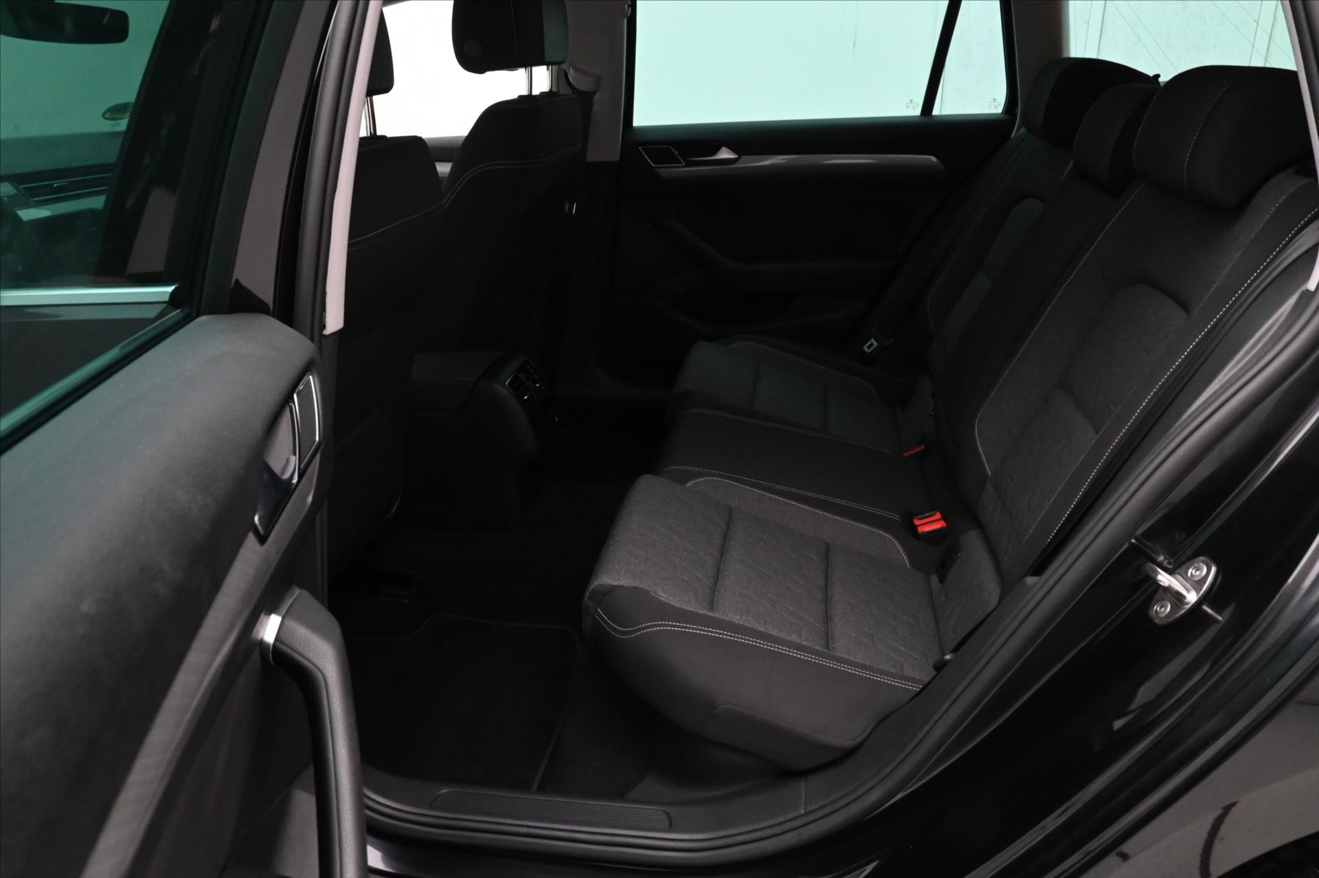 Hlavní fotografie vozu Volkswagen Passat 1,4 GTE 160 kW DSG Business Záruka až 5 let (14)