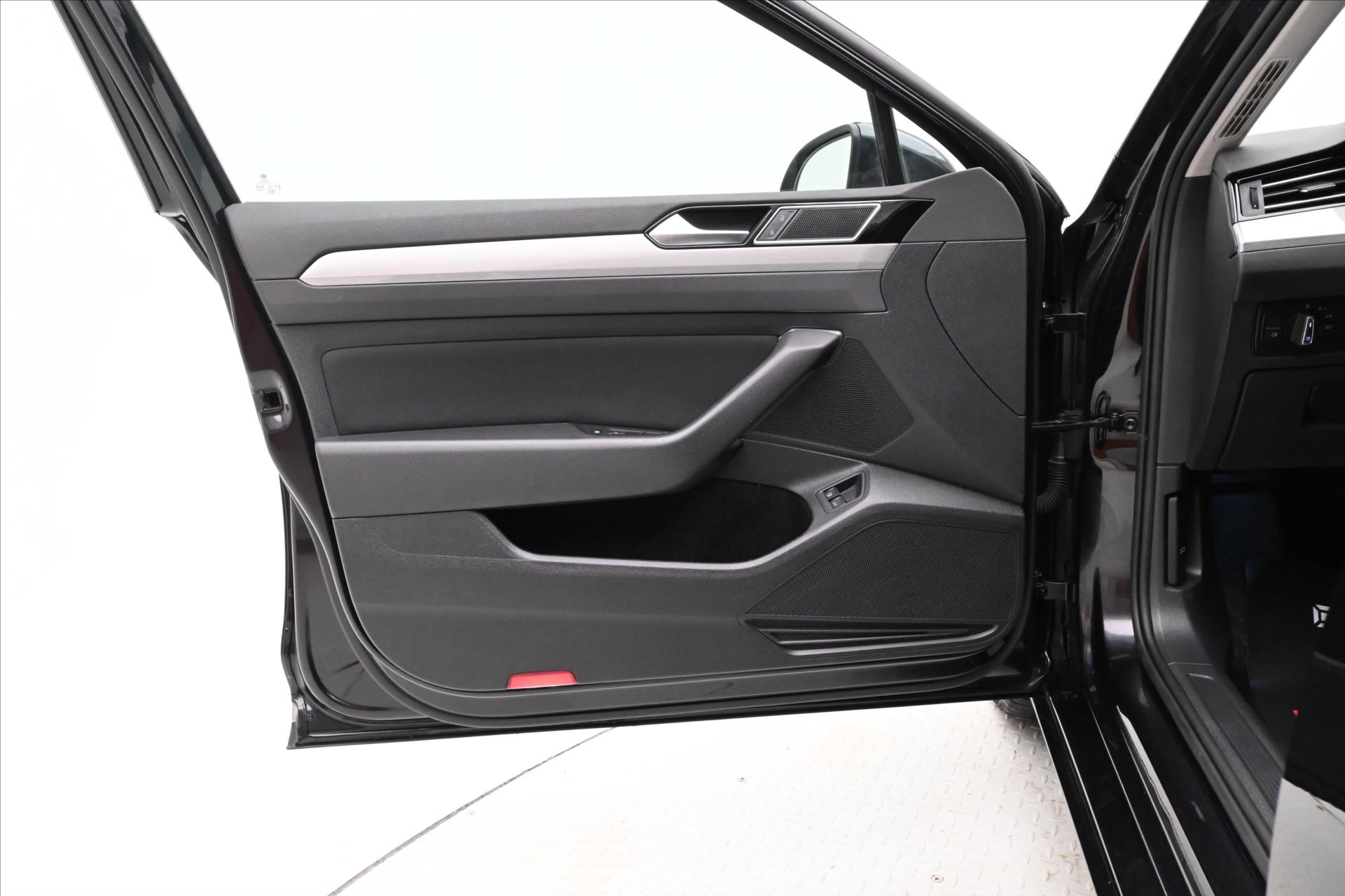 Hlavní fotografie vozu Volkswagen Passat 1,4 GTE 160 kW DSG Business Záruka až 5 let (23)