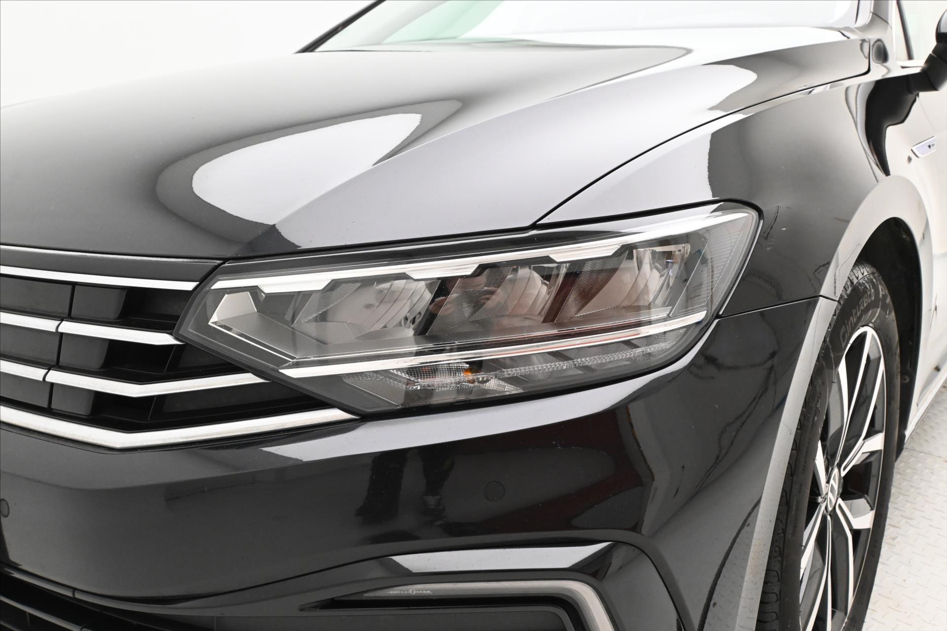 Hlavní fotografie vozu Volkswagen Passat 1,4 GTE 160 kW DSG Business Záruka až 5 let (28)