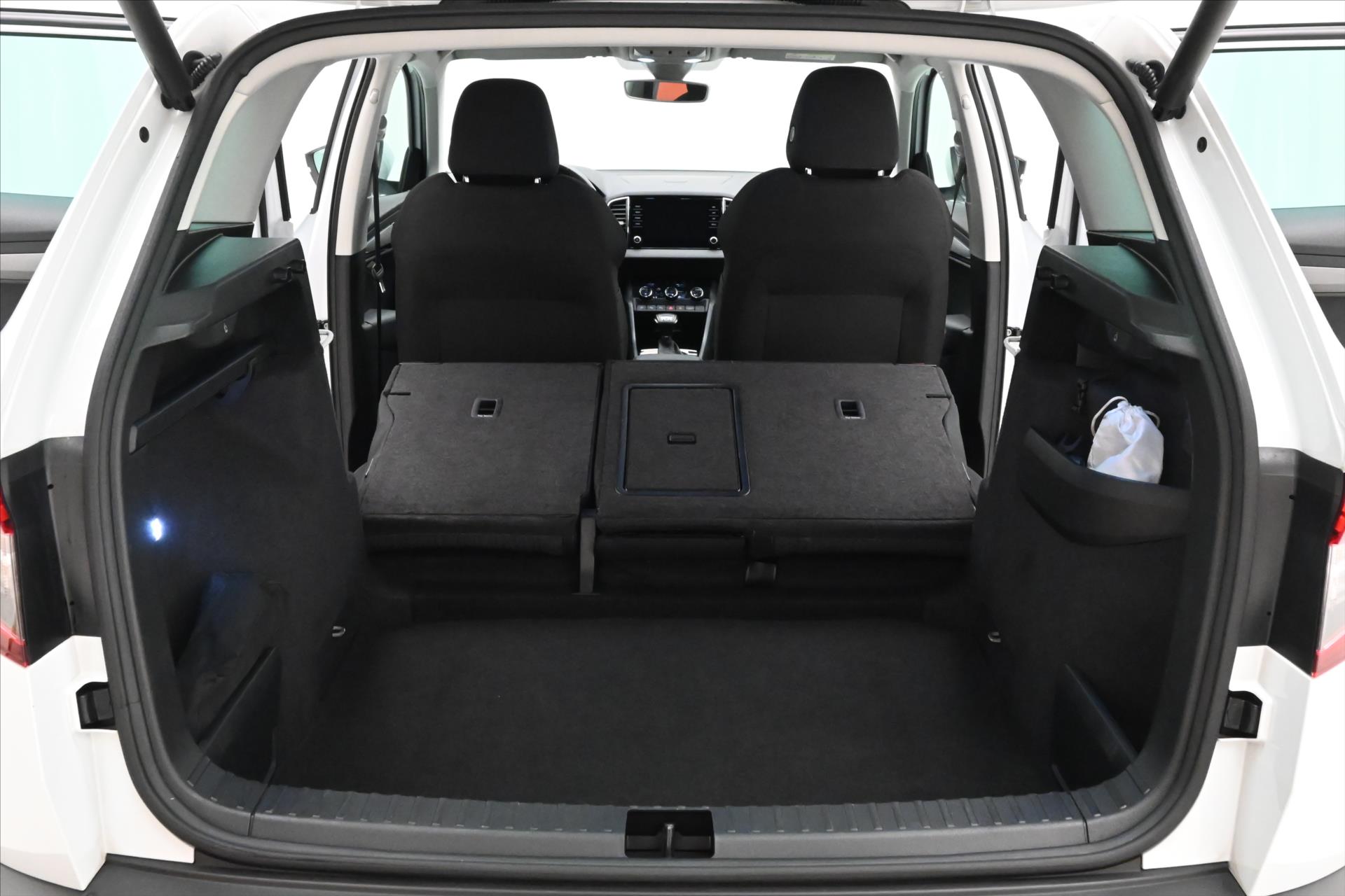 Hlavní fotografie vozu Škoda Karoq 2,0 TDI 110kW 4x4 DSG Style Záruka až 5 let (11)