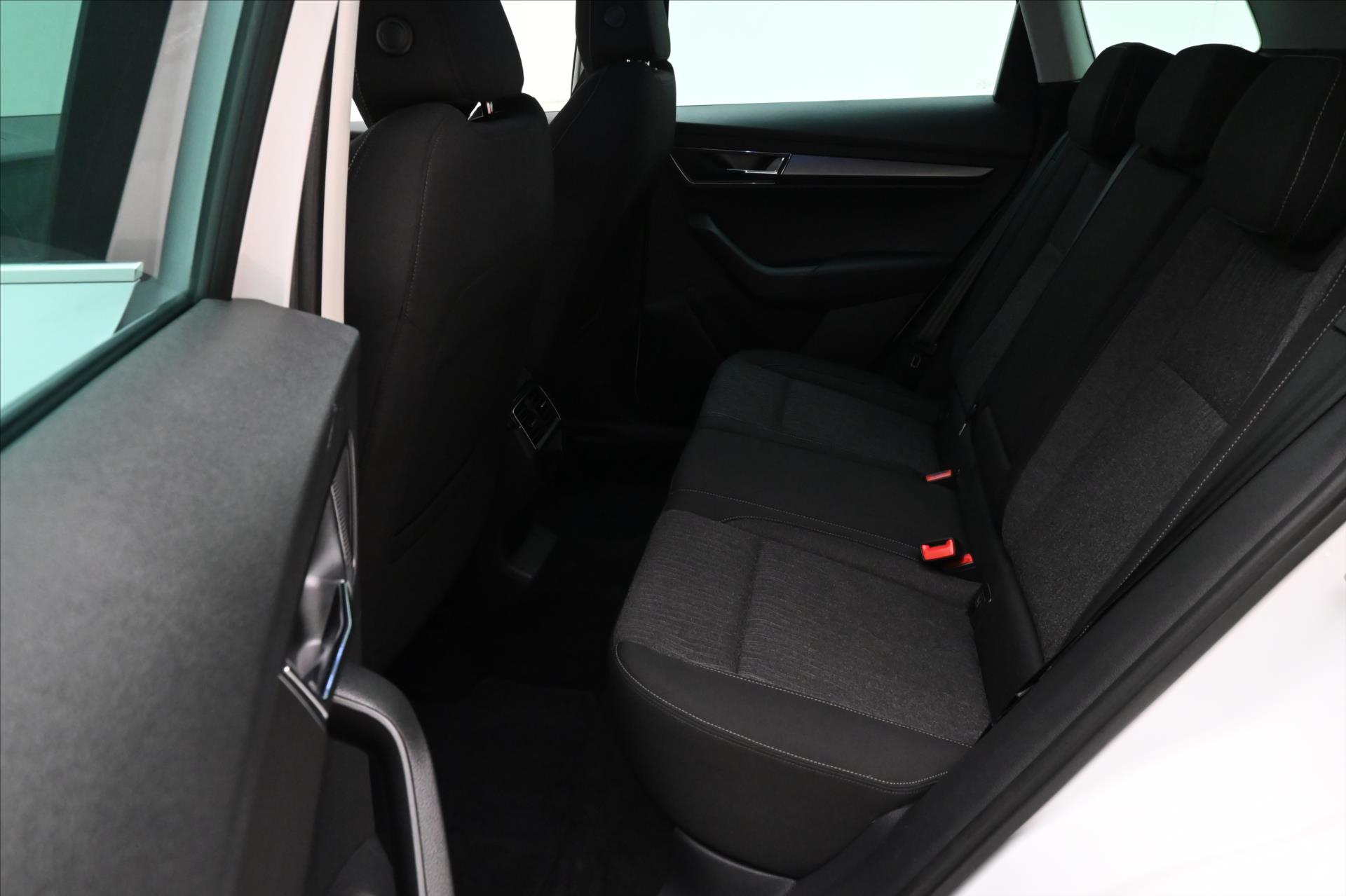 Hlavní fotografie vozu Škoda Karoq 2,0 TDI 110kW 4x4 DSG Style Záruka až 5 let (14)