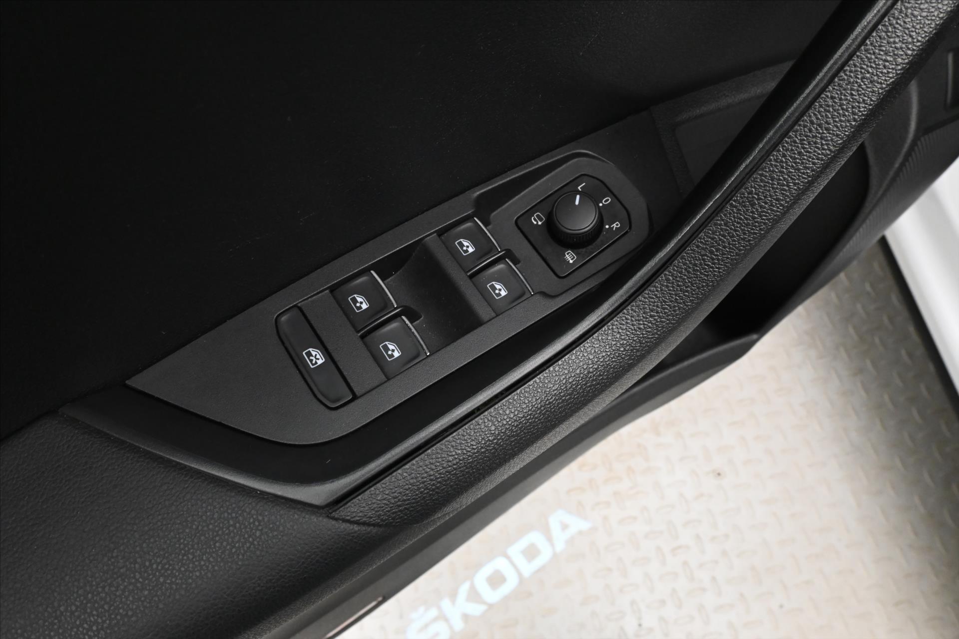 Hlavní fotografie vozu Škoda Karoq 2,0 TDI 110kW 4x4 DSG Style Záruka až 5 let (24)