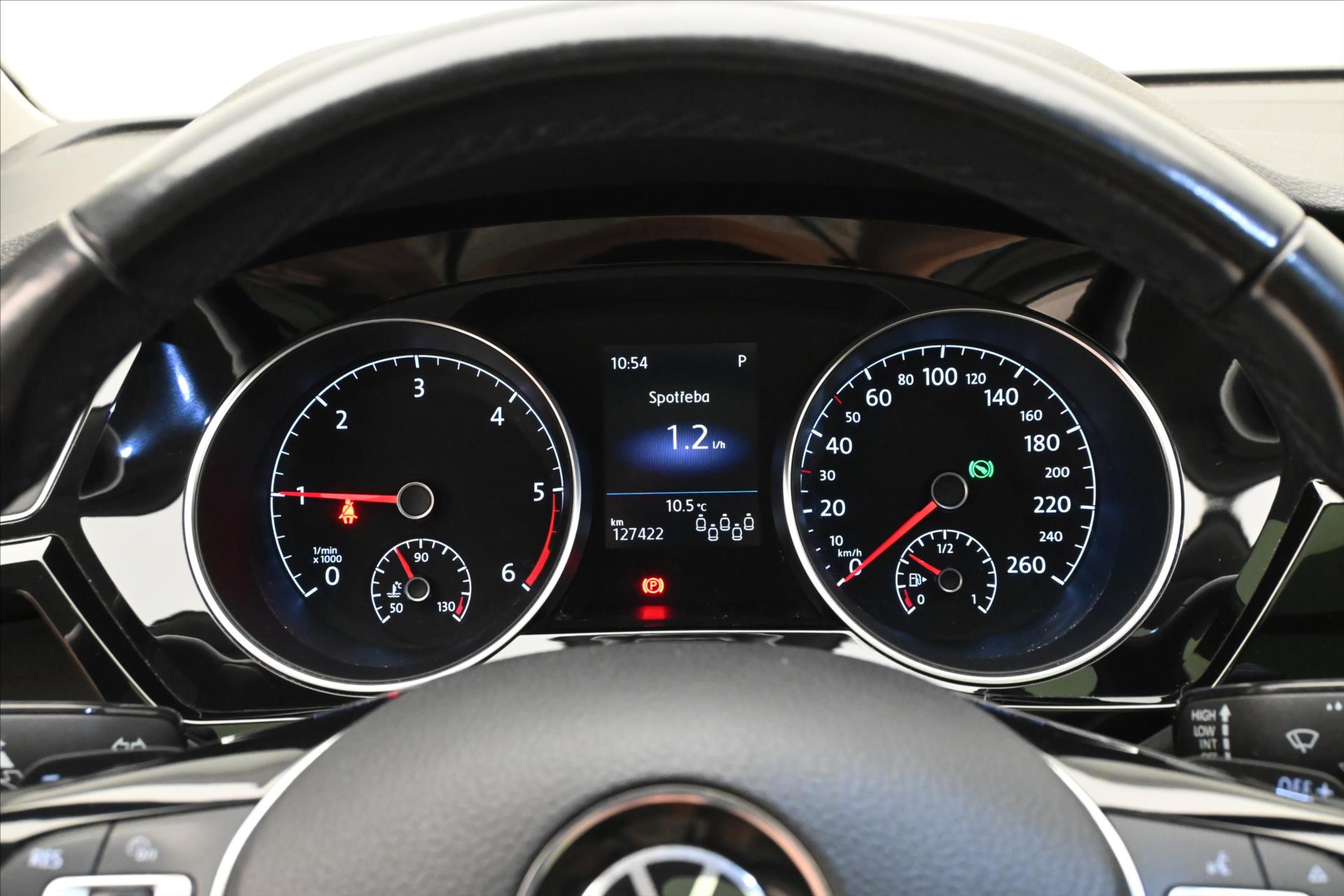 Hlavní fotografie vozu Volkswagen Touran 2,0 TDI 110 KW DSG Highline 7/Míst Záruka až 5 let (17)