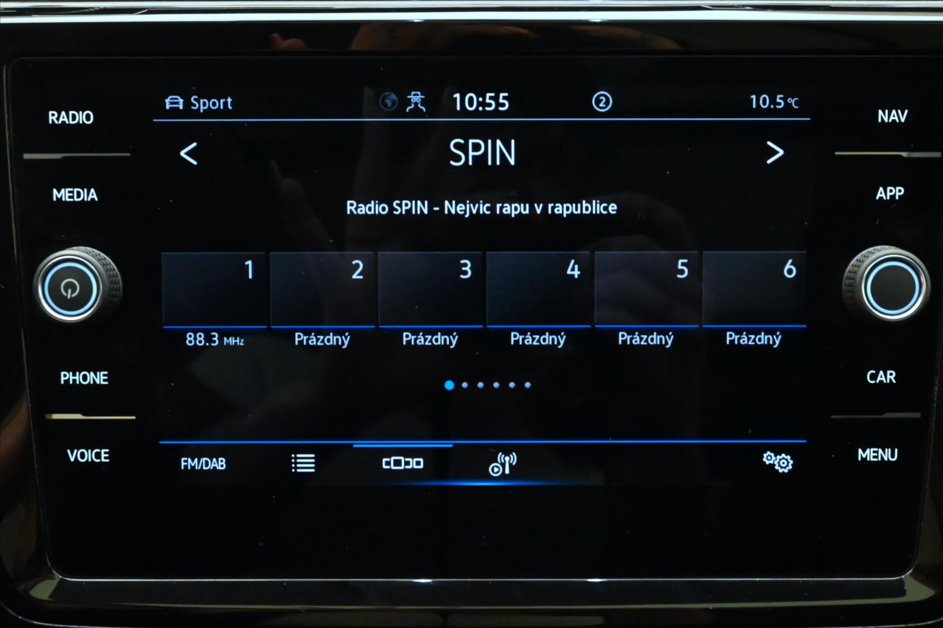 Hlavní fotografie vozu Volkswagen Touran 2,0 TDI 110 KW DSG Highline 7/Míst Záruka až 5 let (20)