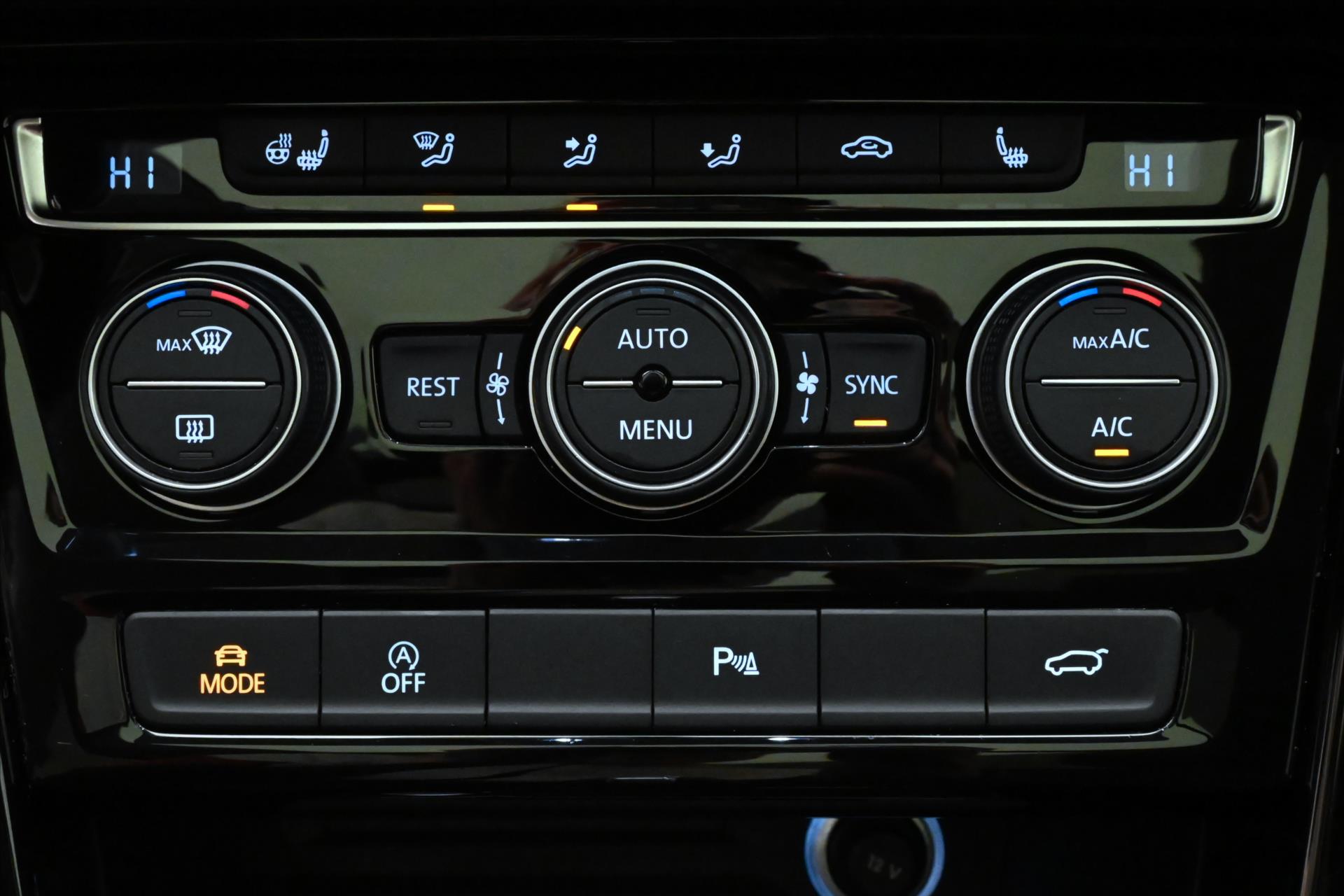 Hlavní fotografie vozu Volkswagen Touran 2,0 TDI 110 KW DSG Highline 7/Míst Záruka až 5 let (22)