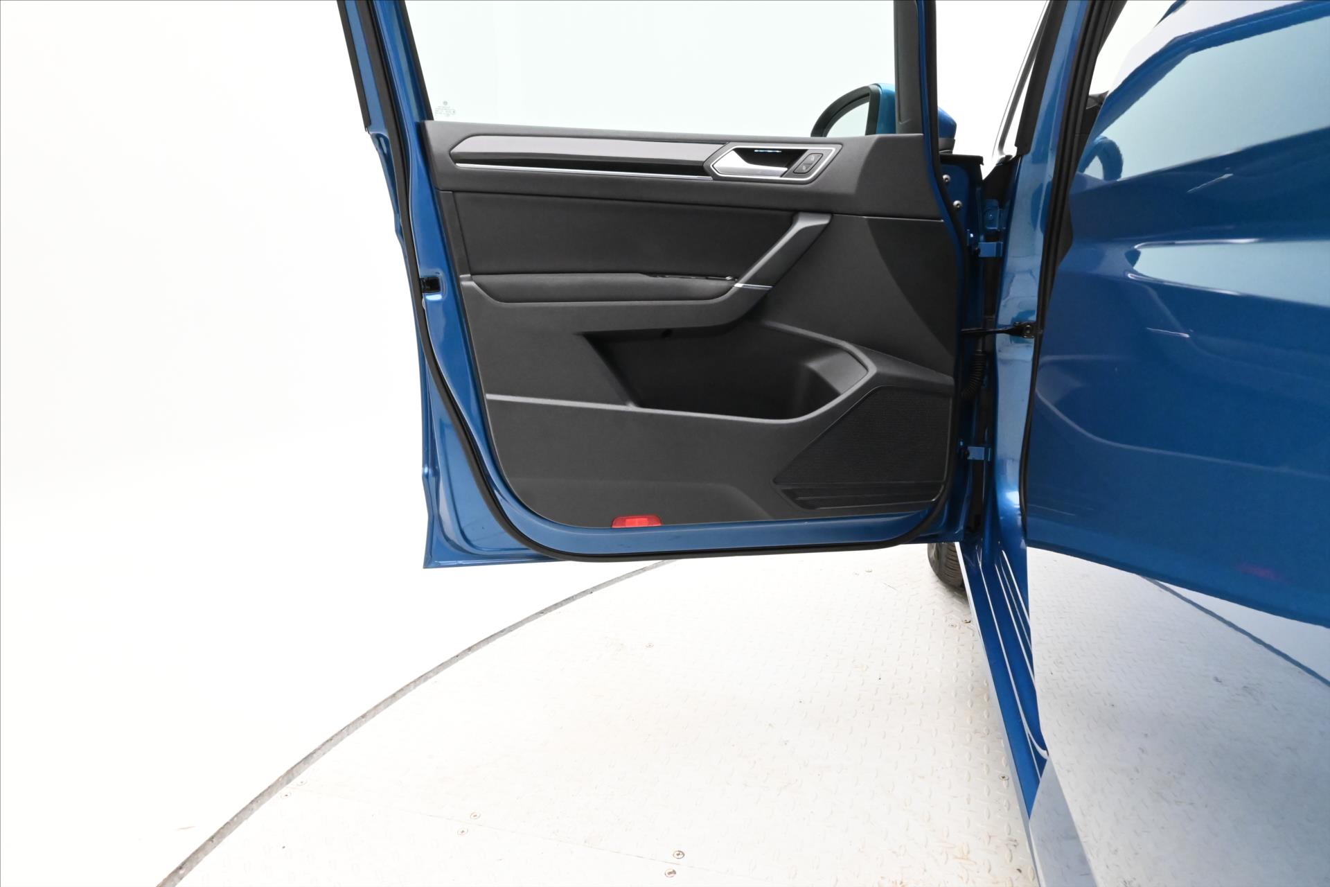 Hlavní fotografie vozu Volkswagen Touran 2,0 TDI 110 KW DSG Highline 7/Míst Záruka až 5 let (25)