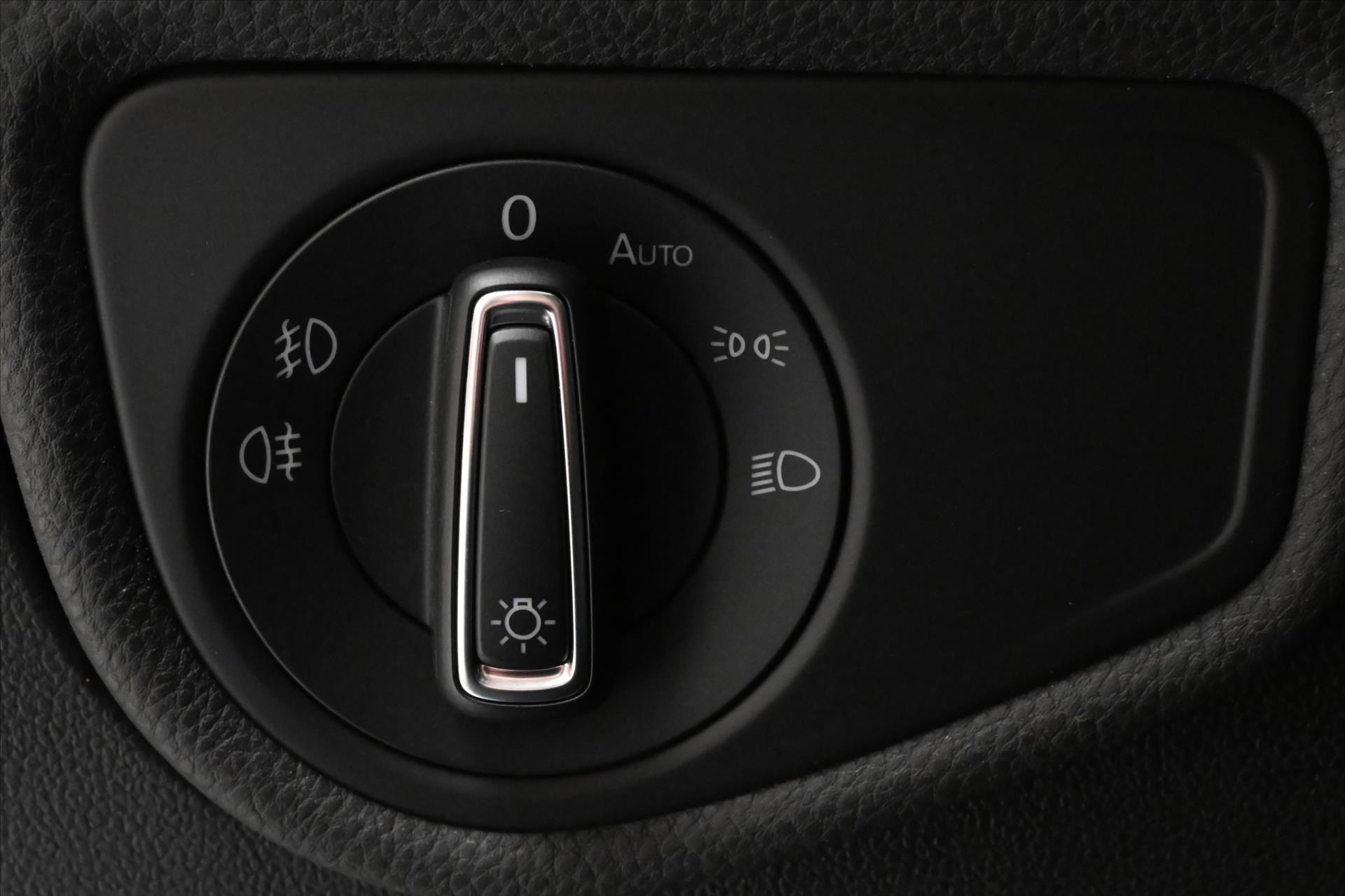 Hlavní fotografie vozu Volkswagen Touran 2,0 TDI 110 KW DSG Highline 7/Míst Záruka až 5 let (27)