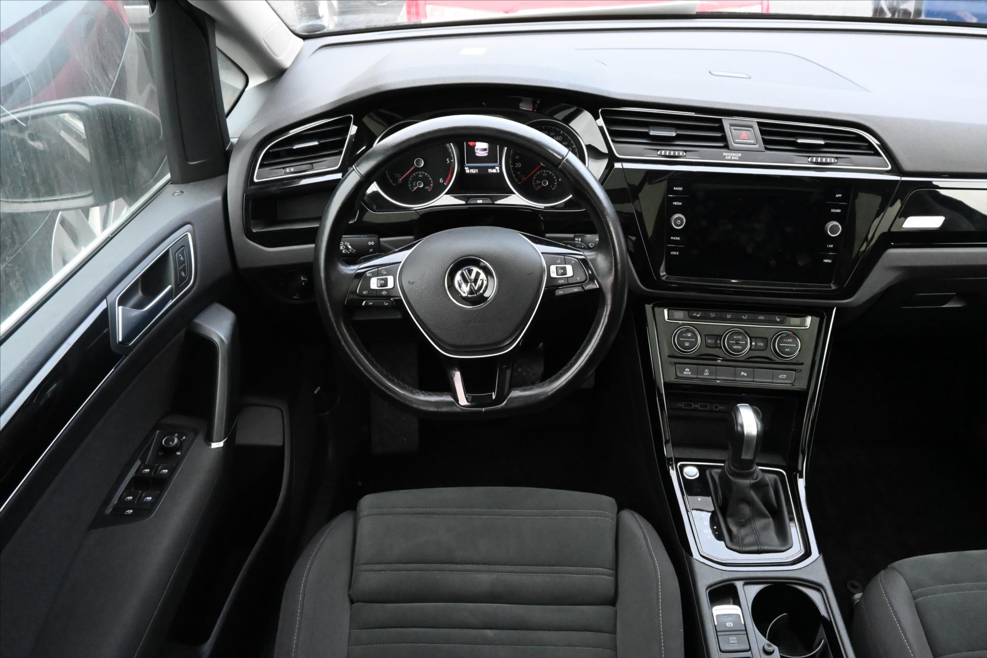 Main photo of the car Volkswagen Touran 2.0 TDI 110 kW DSG Highline 7-seater WE ARE PREPARING THE CAR FOR P (3)